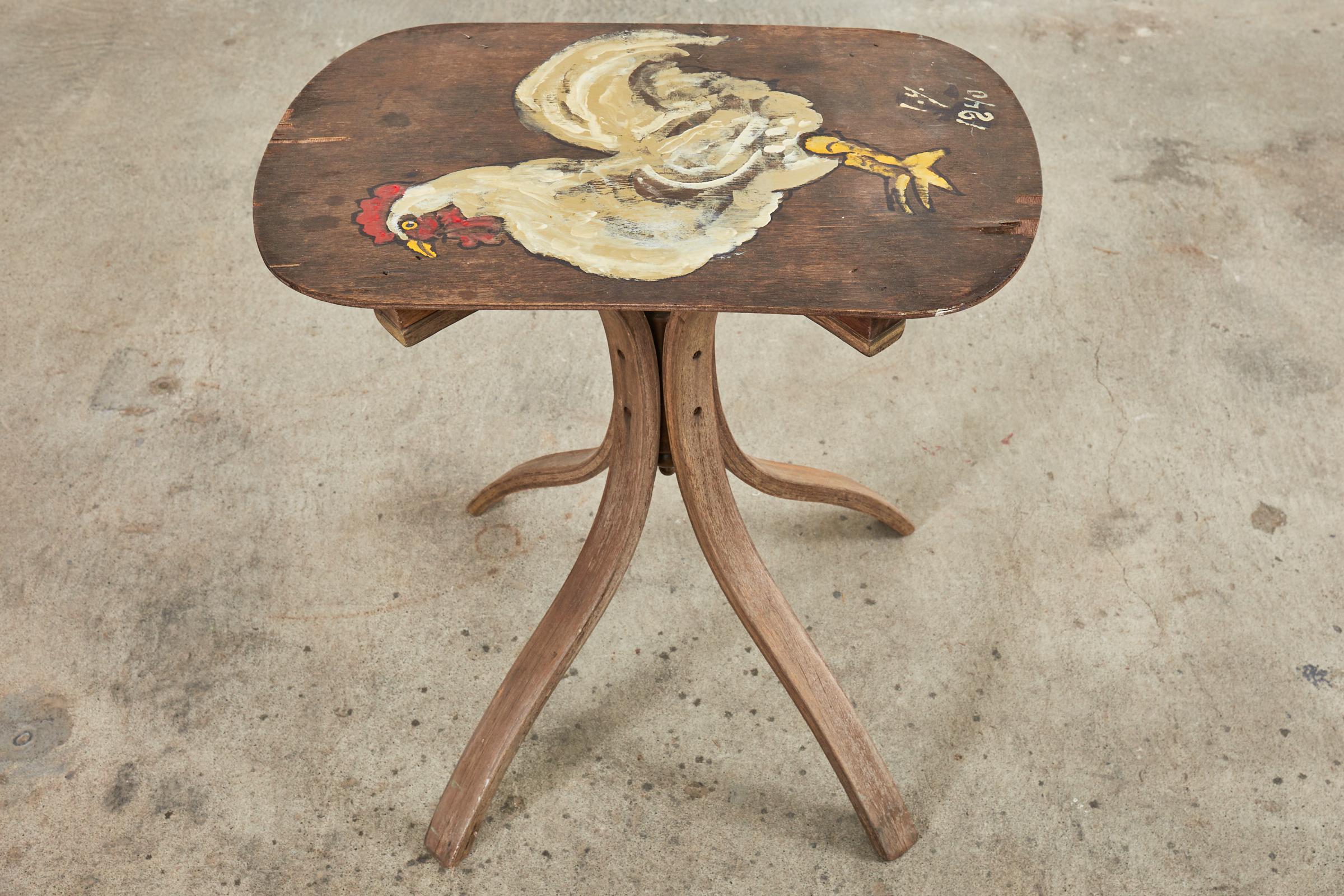 Fait main Table à boissons en forme de poulet peinte en style Folk Art par Ira Yeager en vente
