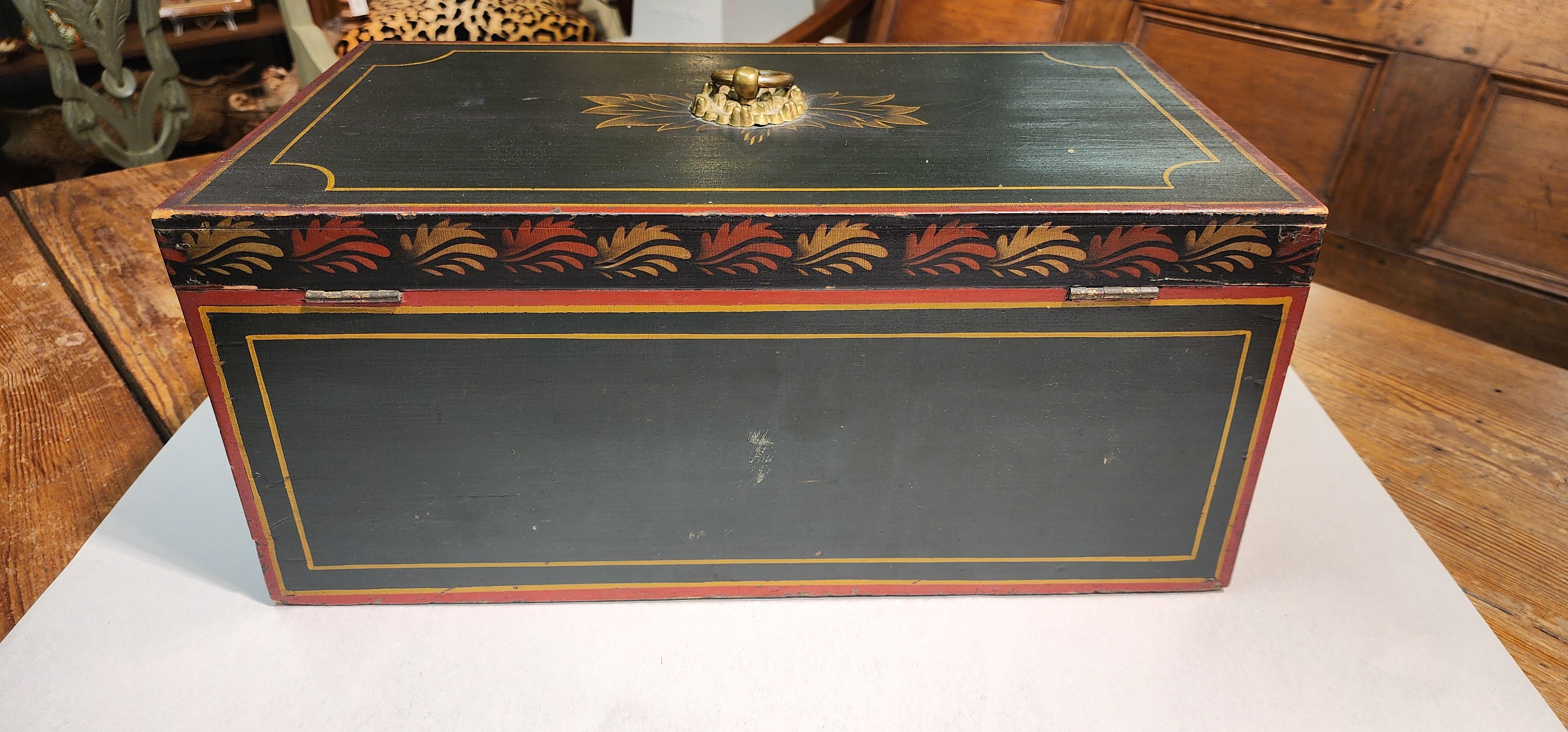 Caja de documentos pintada al estilo folclórico Siglo XIX Americano en Excelente estado para la venta en Hudson, NY