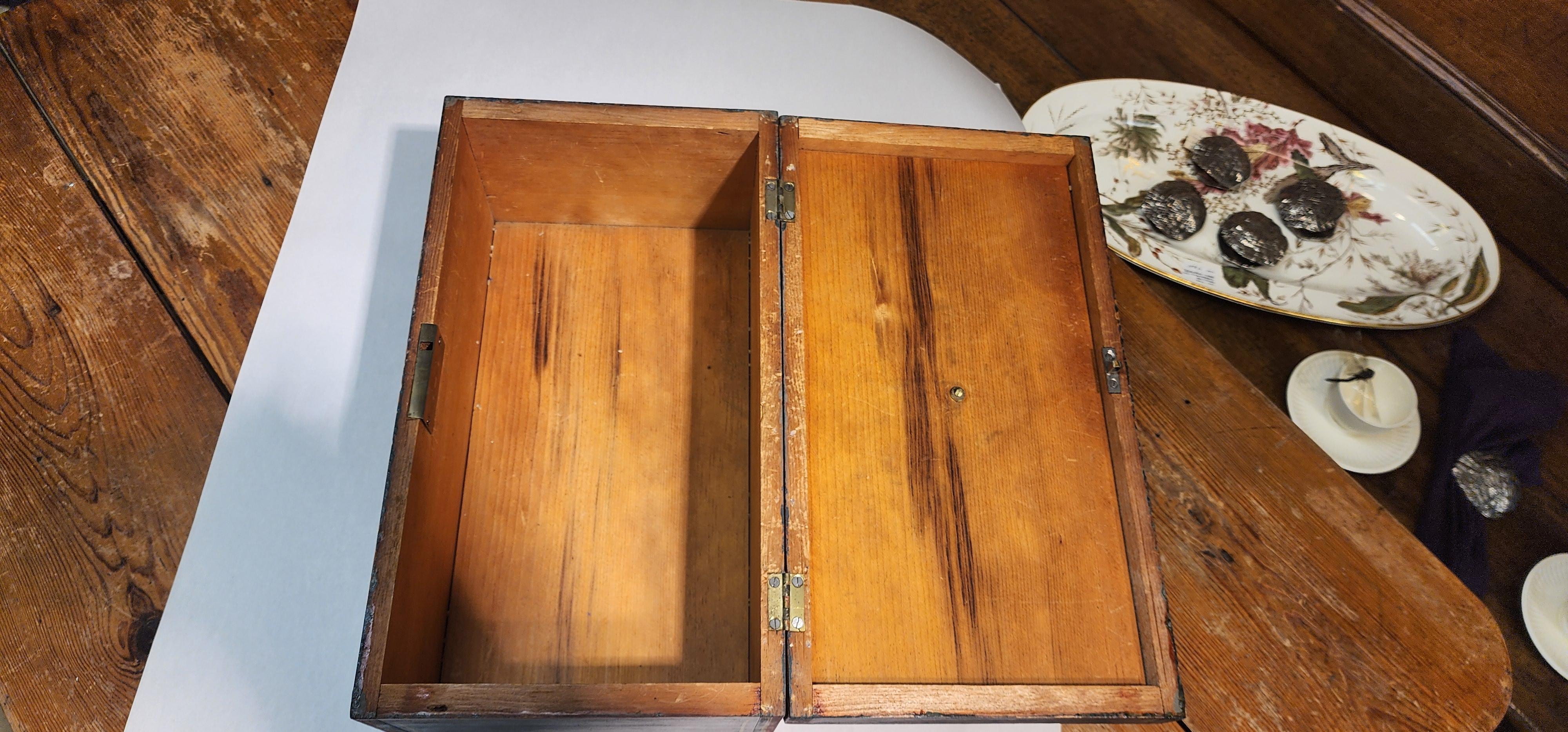 Caja de documentos pintada al estilo folclórico Siglo XIX Americano en venta 1