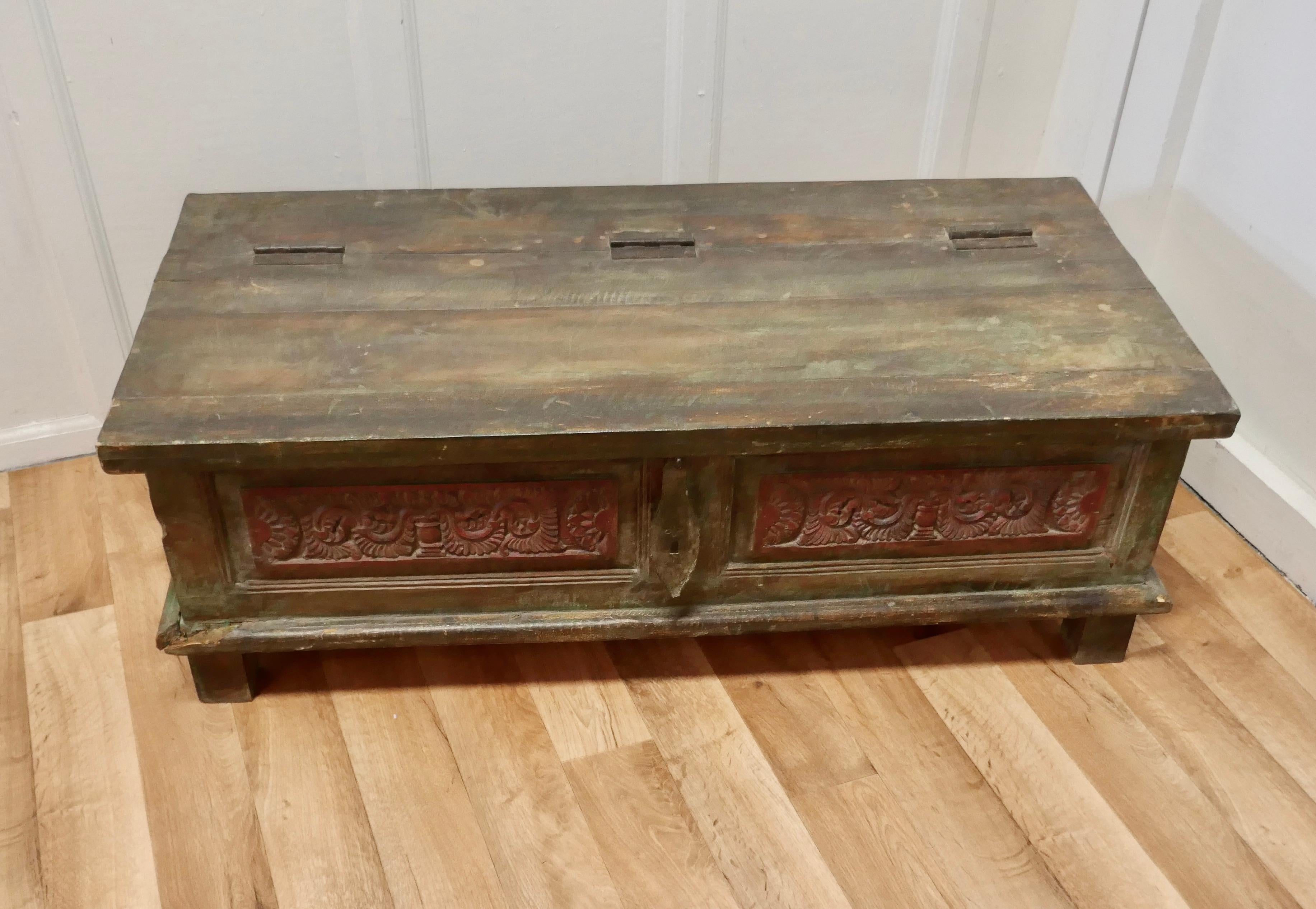 Folk Art Painted Storage Chest, Coffee Table In Good Condition For Sale In Chillerton, Isle of Wight