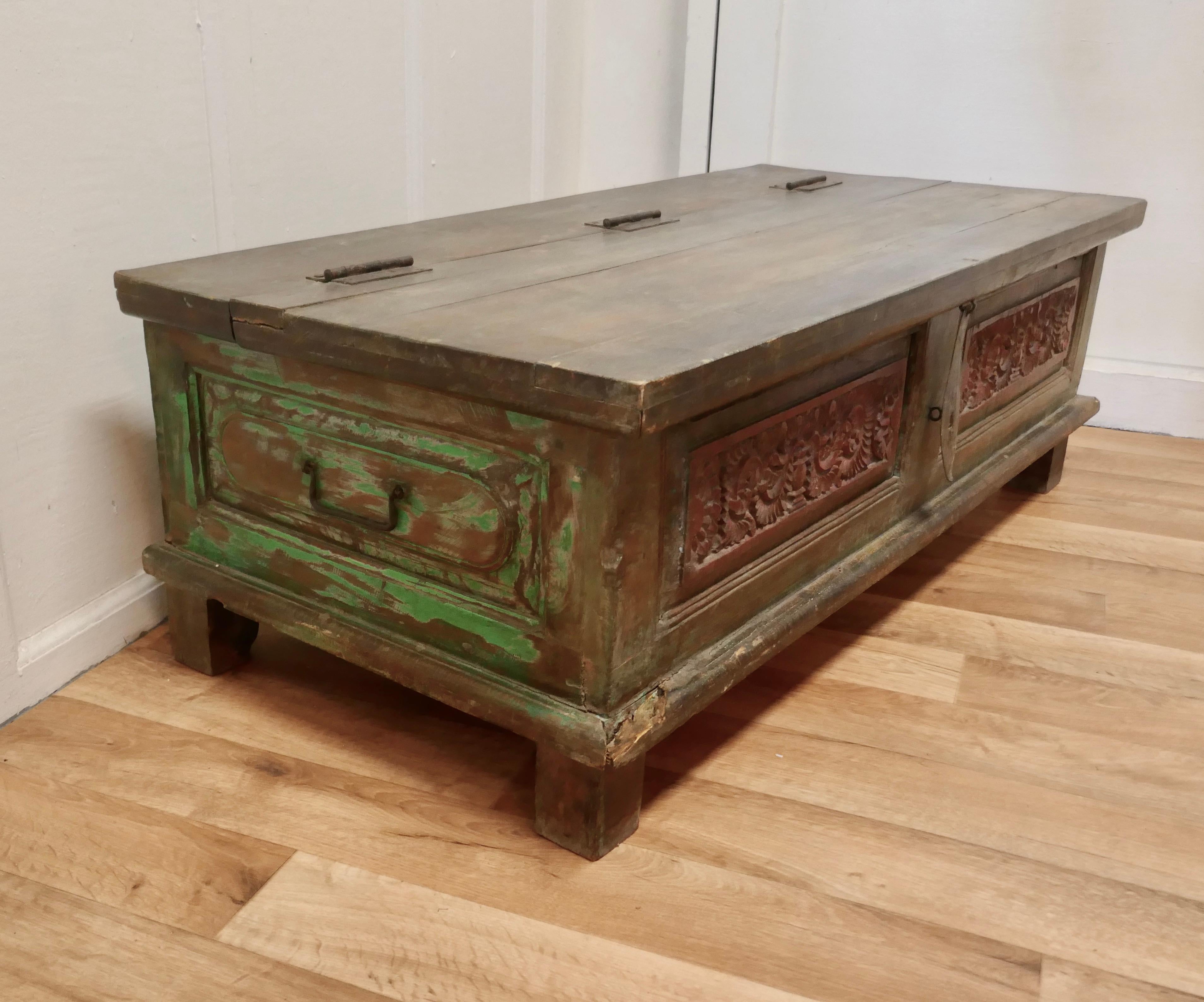 Pine Folk Art Painted Storage Chest, Coffee Table For Sale