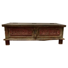 Coffre de rangement peint d'artisanat, table basse