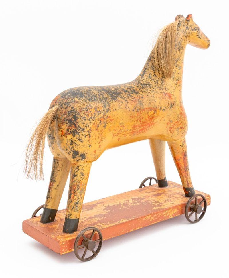 Artisanat Jouets de chevaux peints d'art populaire, 2 en vente