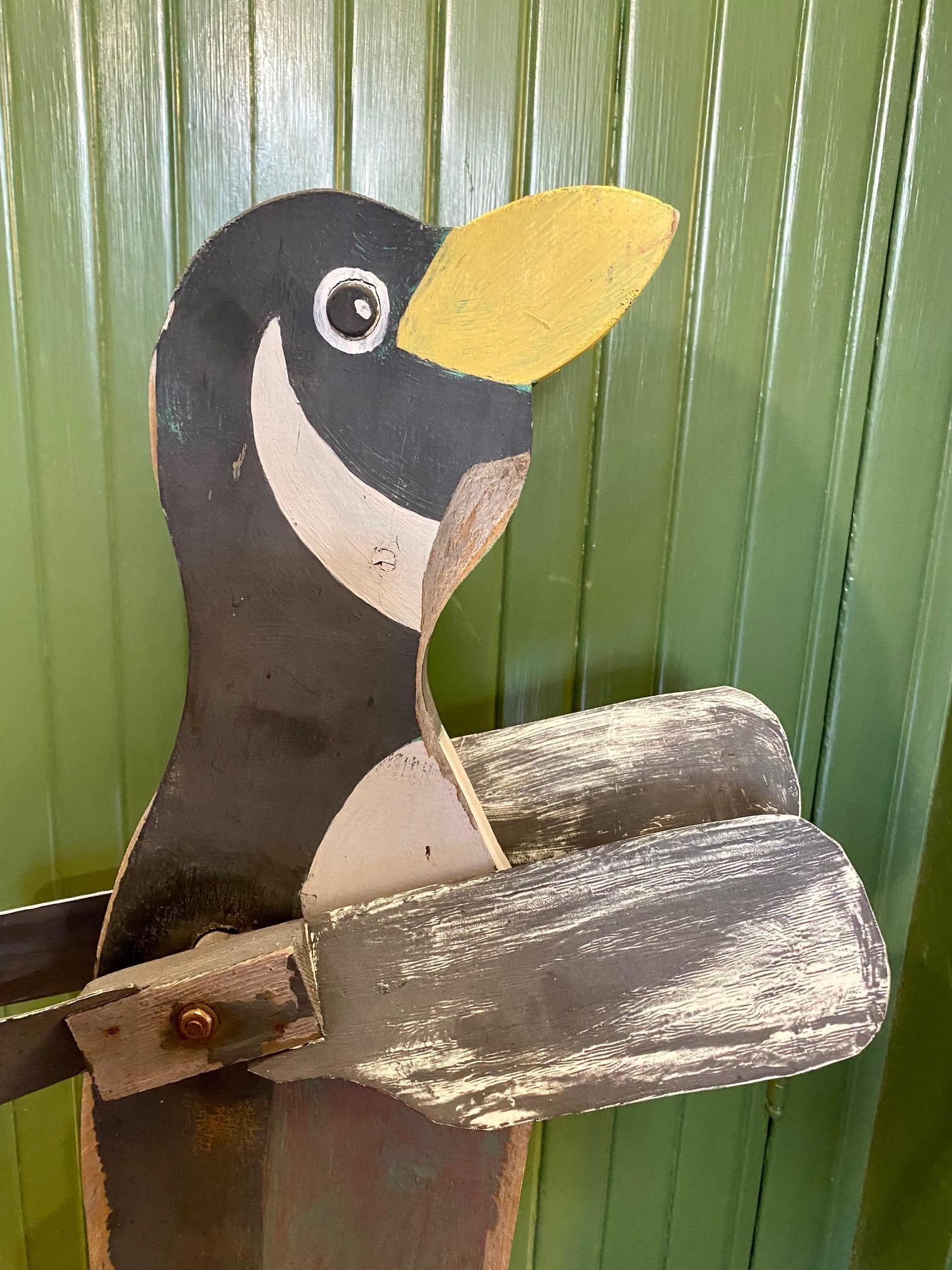 Américain Tourbillon de pingouin d'art populaire, vers les années 1930-40 en vente