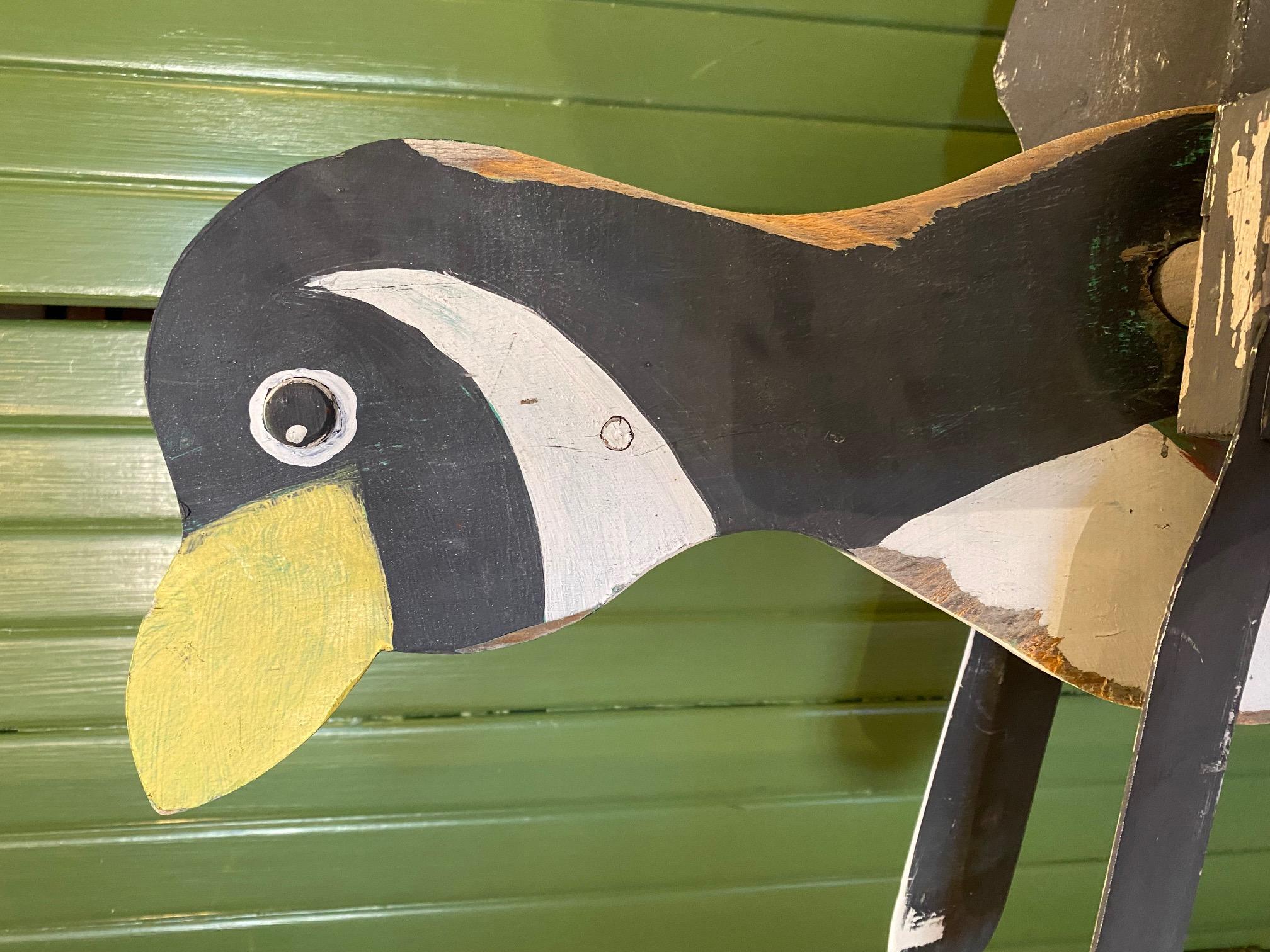 Milieu du XXe siècle Tourbillon de pingouin d'art populaire, vers les années 1930-40 en vente