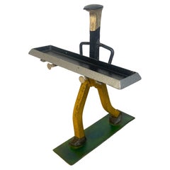 Tarjetero/ Vide-Poche de hierro policromado de obrero de la construcción de arte popular