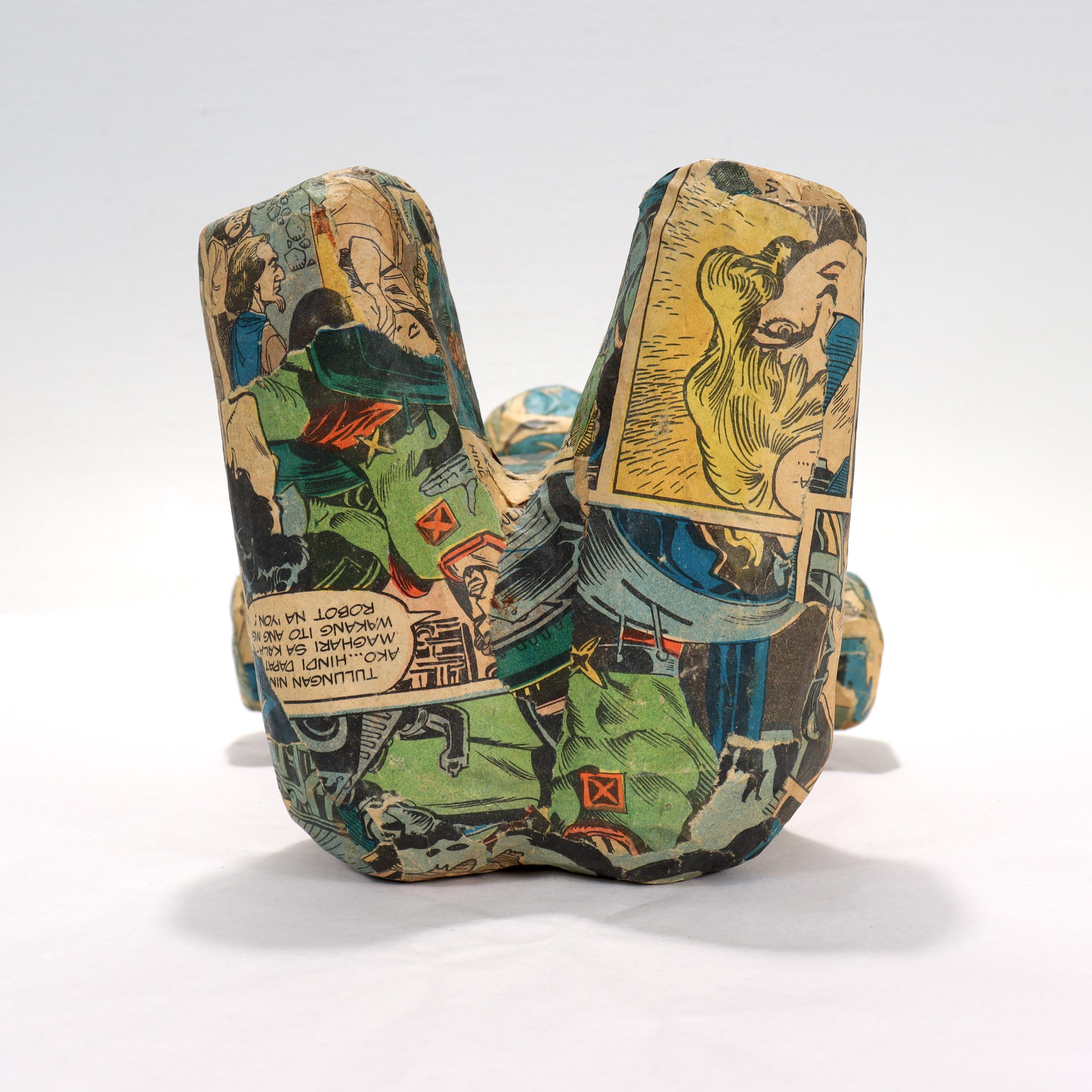 Volkskunst / Pop-Art Comic Strip Papier Mache Teddybär-Skulptur aus Pappmaché mit Comic-Streifen im Angebot 4