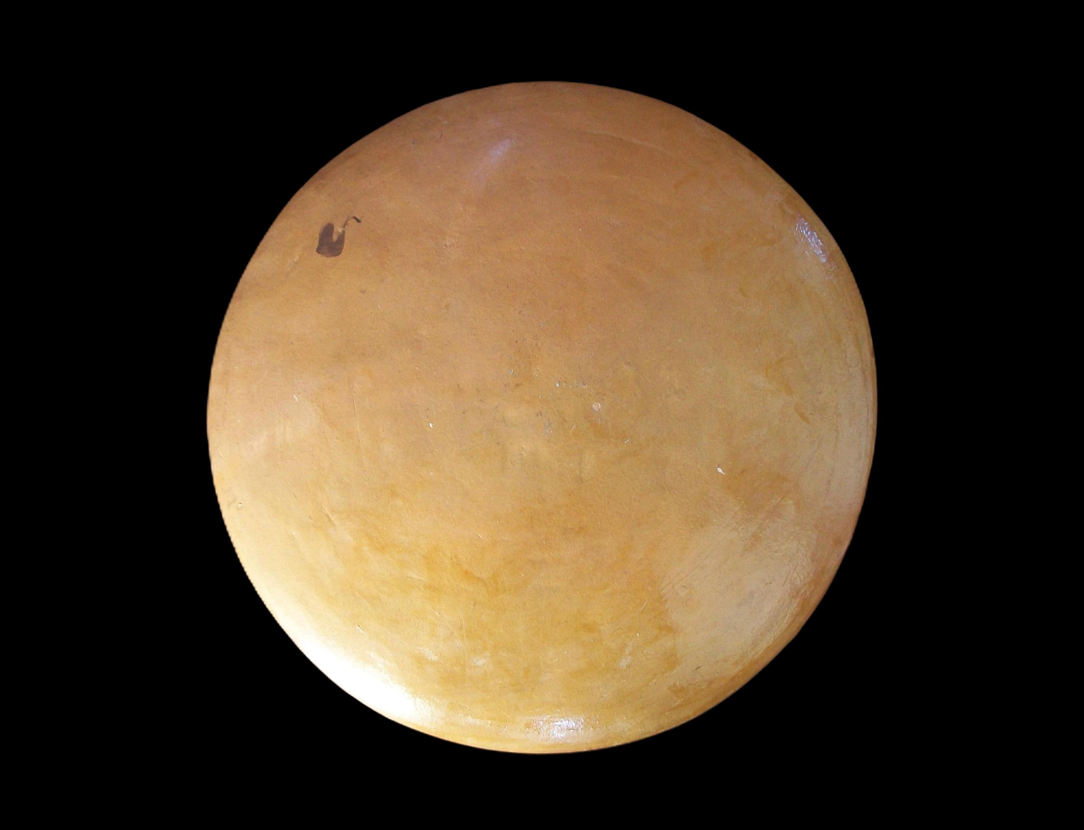 Chargeur en poterie d'art populaire - Oiseau et fleurs peints à la main - Mexique - Circa 1980 en vente 2