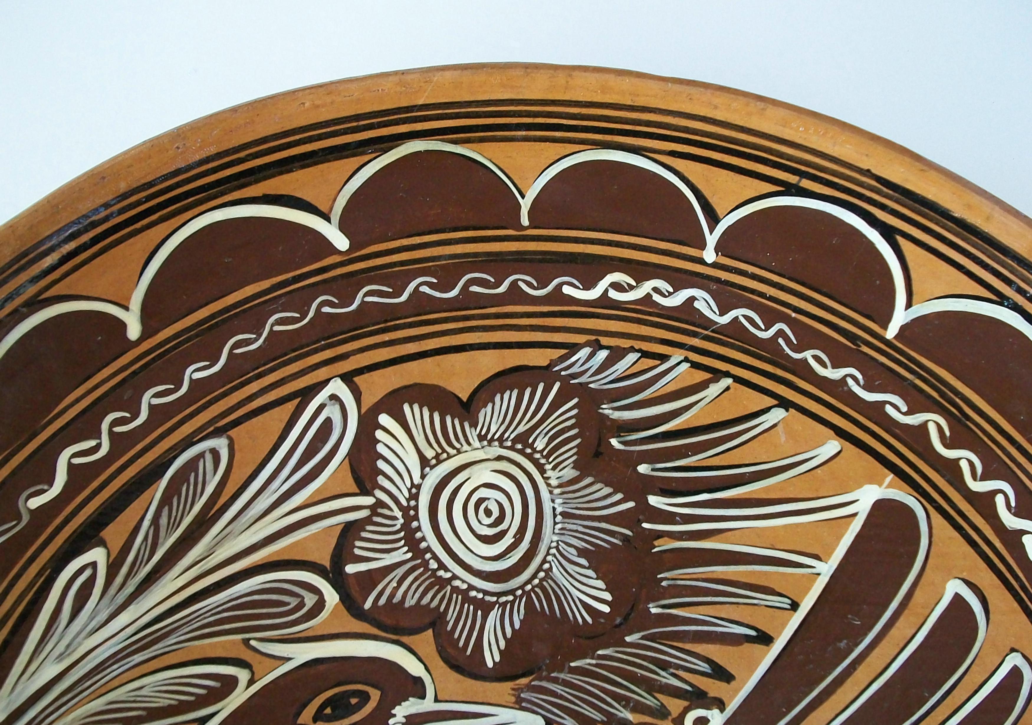 Mexicain Chargeur en poterie d'art populaire - Oiseau et fleurs peints à la main - Mexique - Circa 1980 en vente