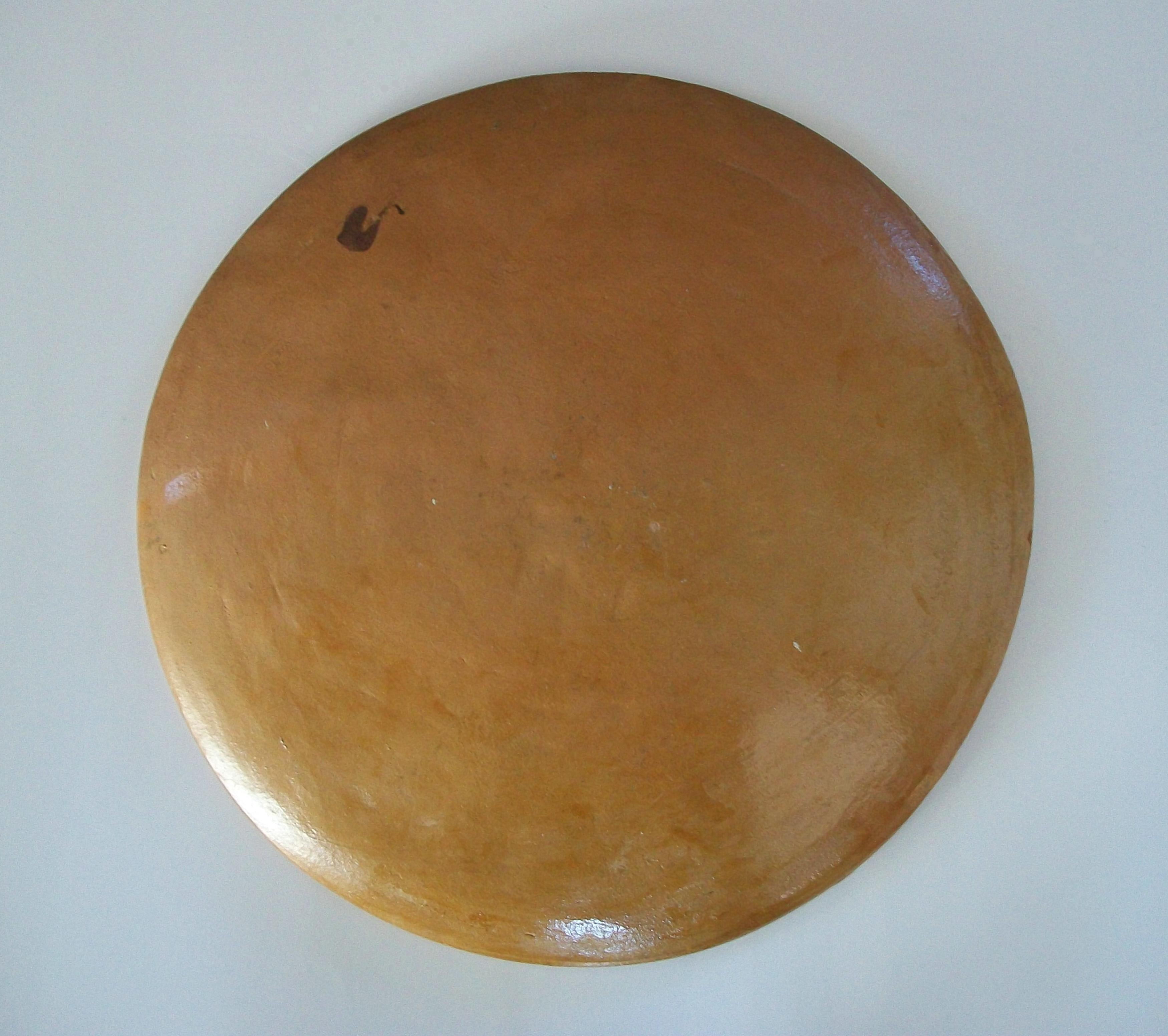 Chargeur en poterie d'art populaire - Oiseau et fleurs peints à la main - Mexique - Circa 1980 Bon état - En vente à Chatham, ON