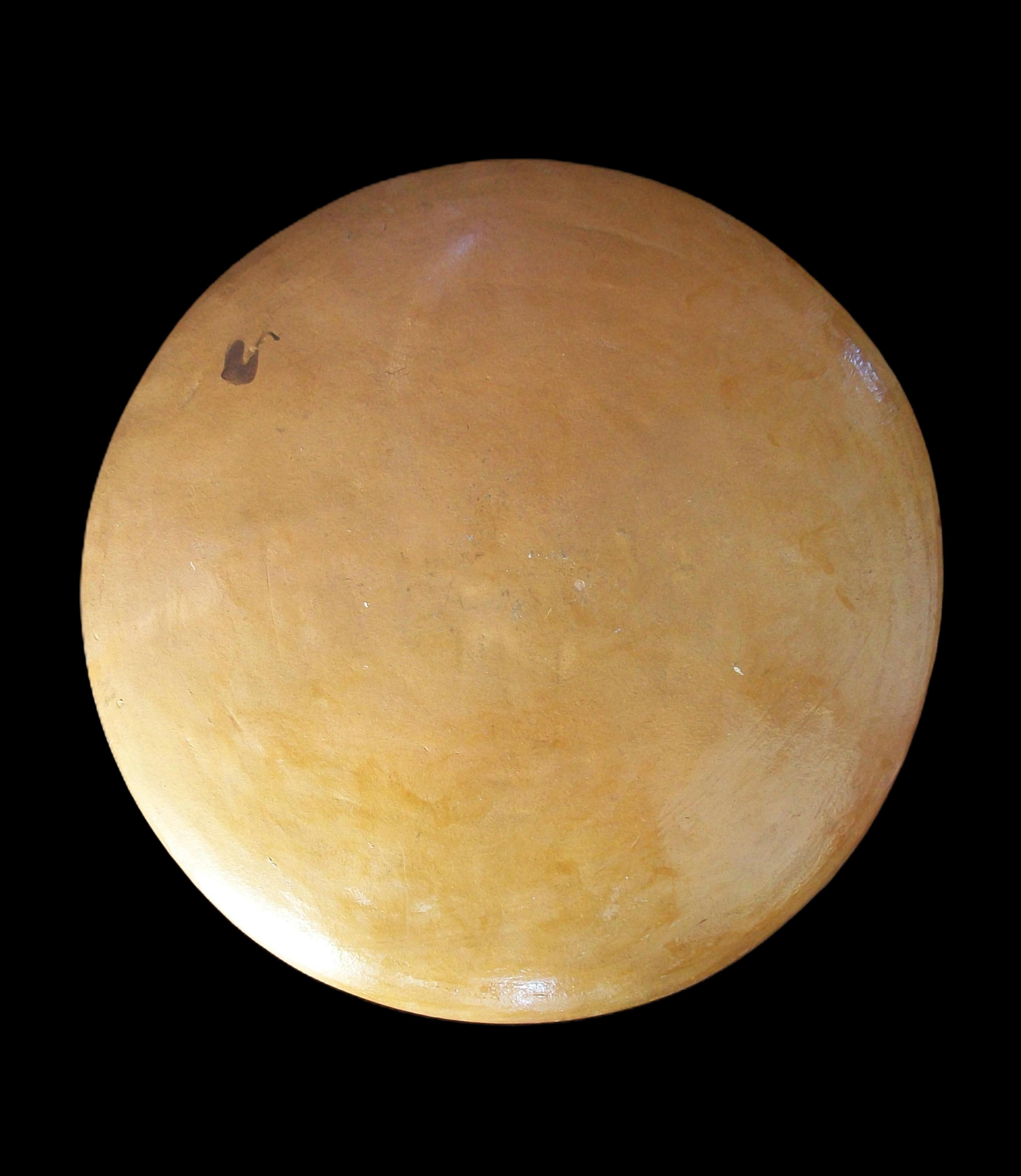 Chargeur en poterie d'art populaire - Oiseau et fleurs peints à la main - Mexique - Circa 1980 en vente 1