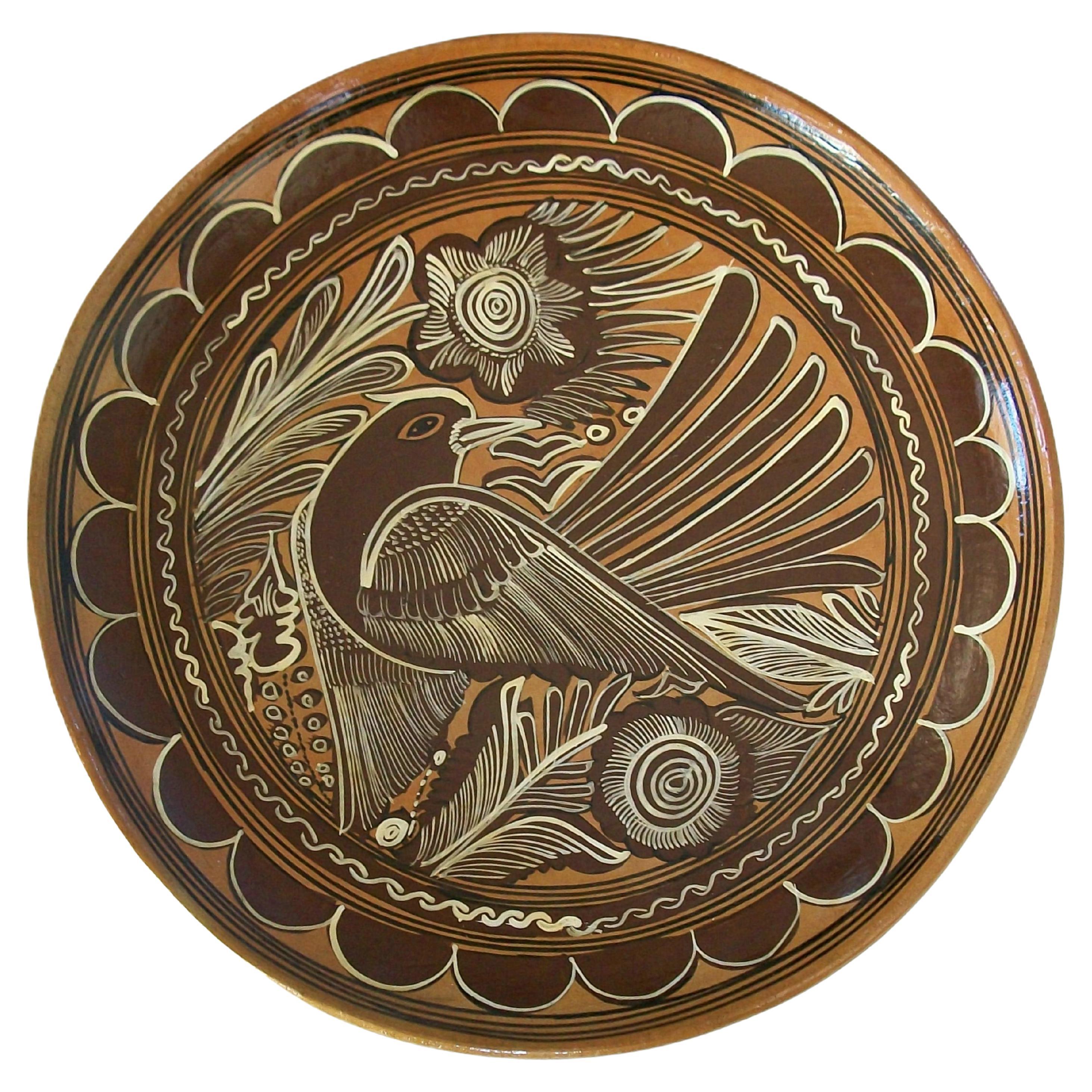 Chargeur en poterie d
art populaire - Oiseau et fleurs peints à la main - Mexique - Circa 1980