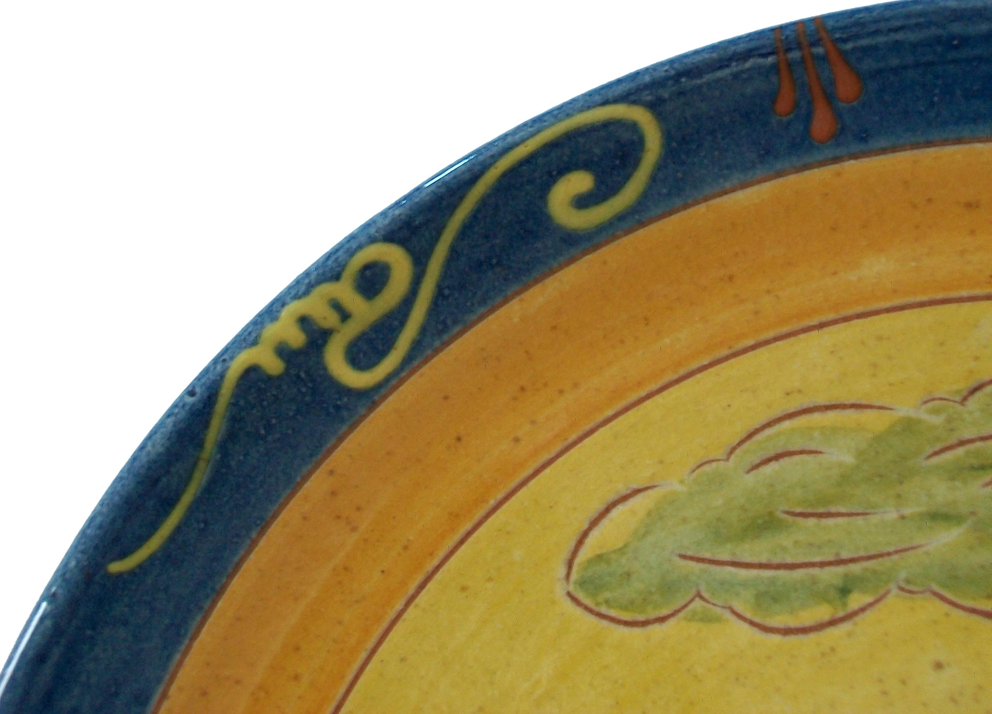Greco Caricatore in ceramica folkloristica, pecora dipinta a mano, firmato, Grecia, circa anni '70 in vendita