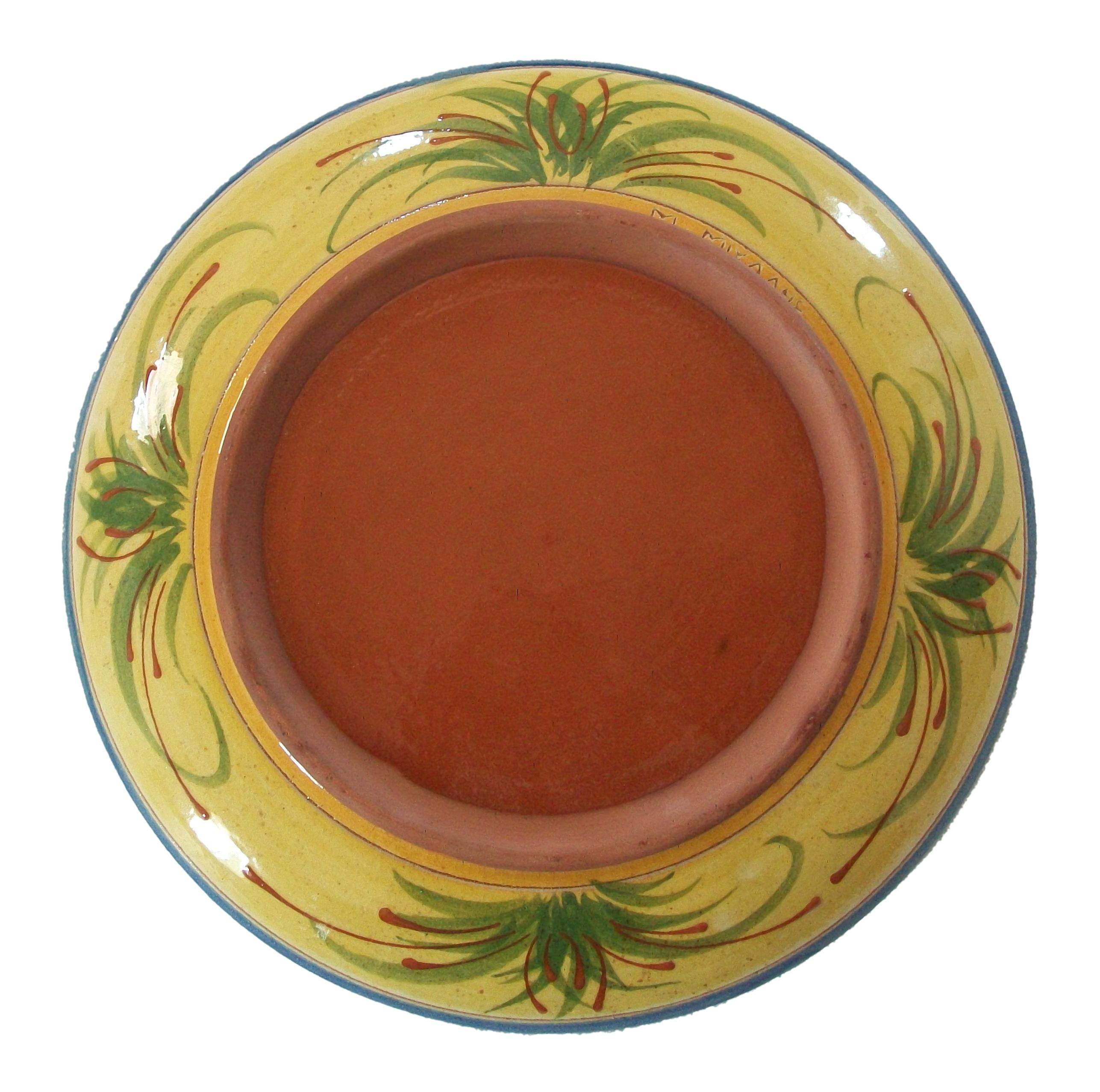 Smaltato Caricatore in ceramica folkloristica, pecora dipinta a mano, firmato, Grecia, circa anni '70 in vendita