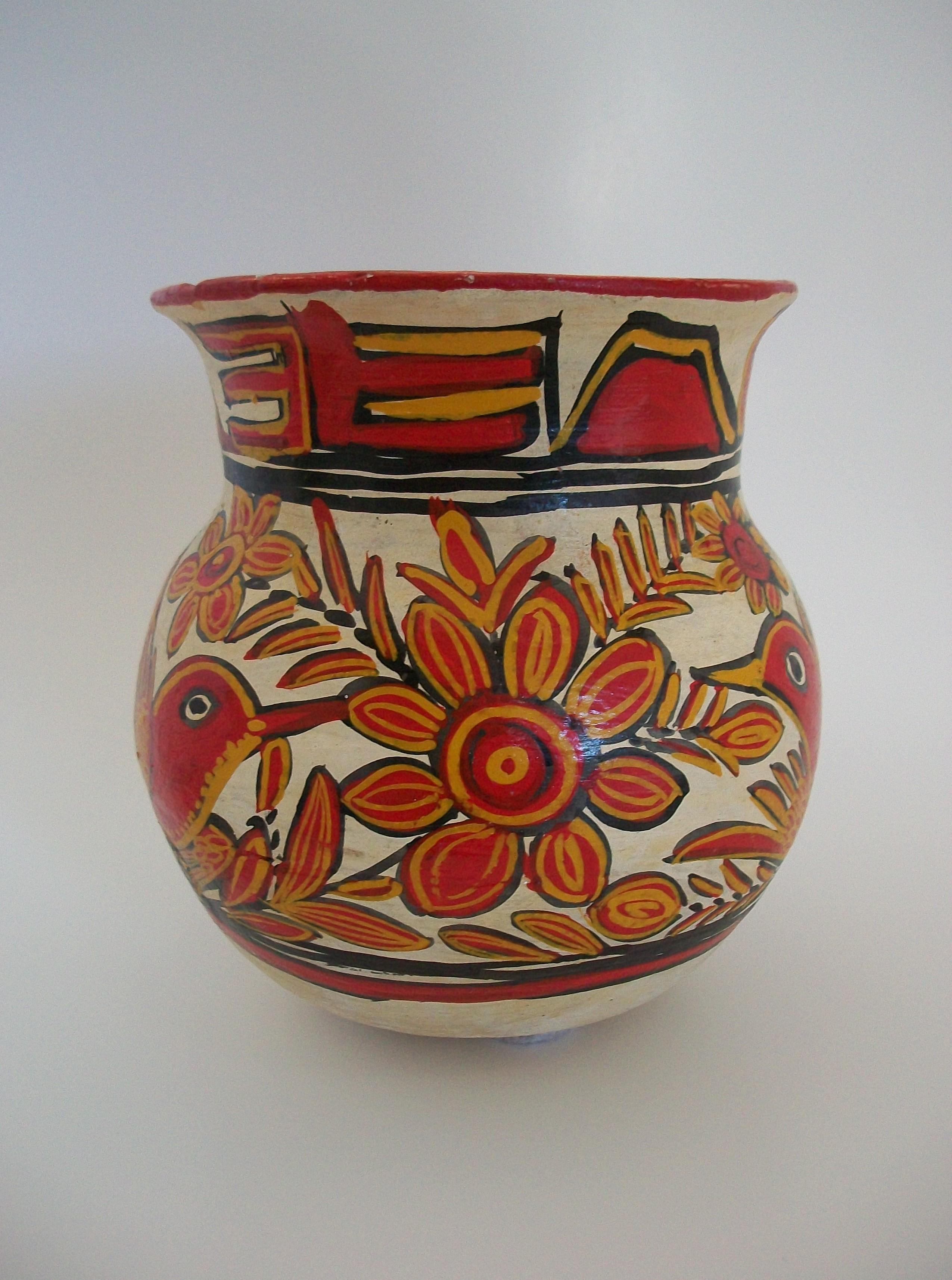 Volkskunst-Krug aus Keramik – handbemalte Vögel und Blumen – Mexiko – ca. 1920er Jahre im Angebot 1