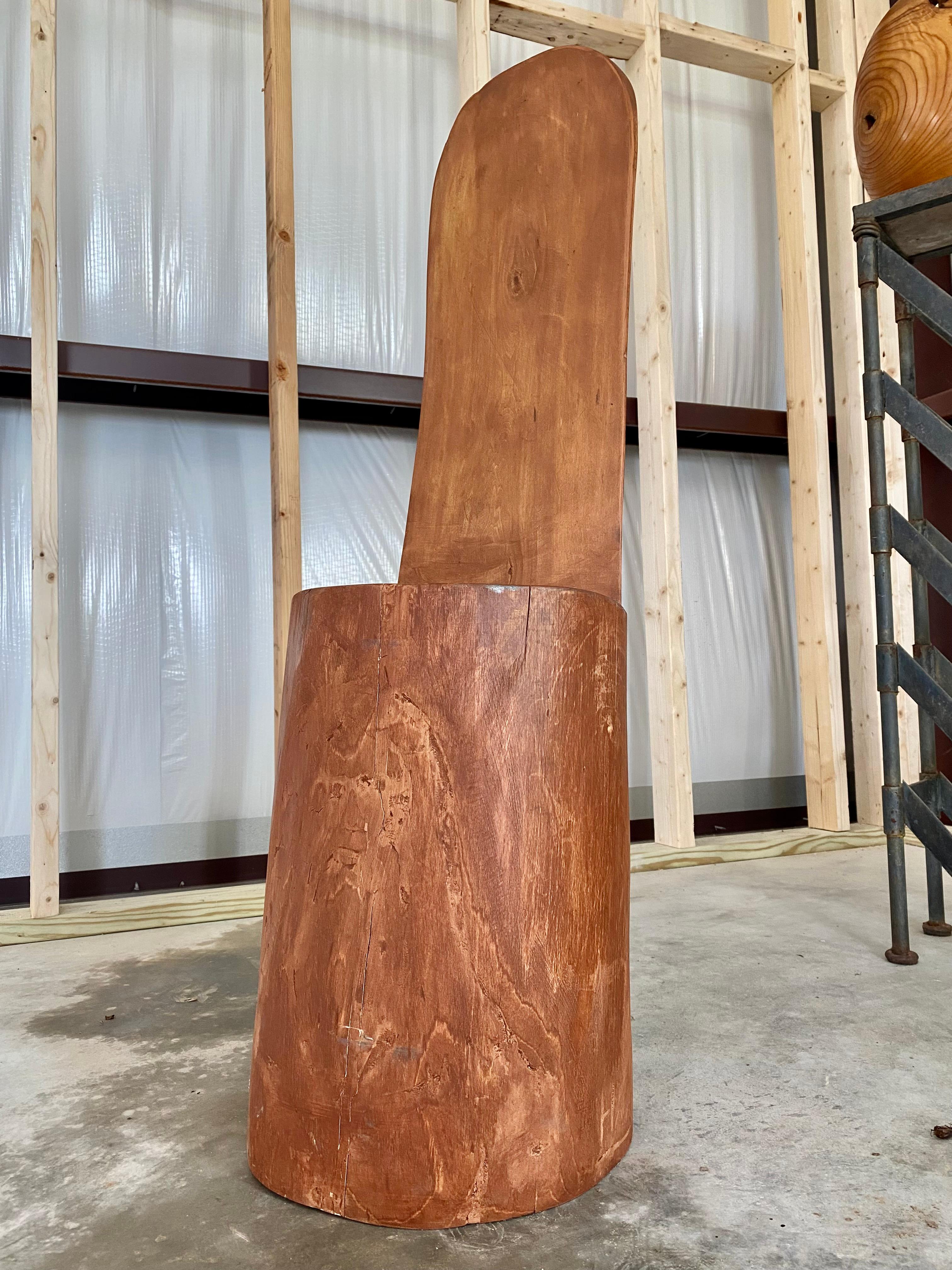 Arte Popular Primitivo Escultura Silla de Tronco Tallada Estadounidense en venta