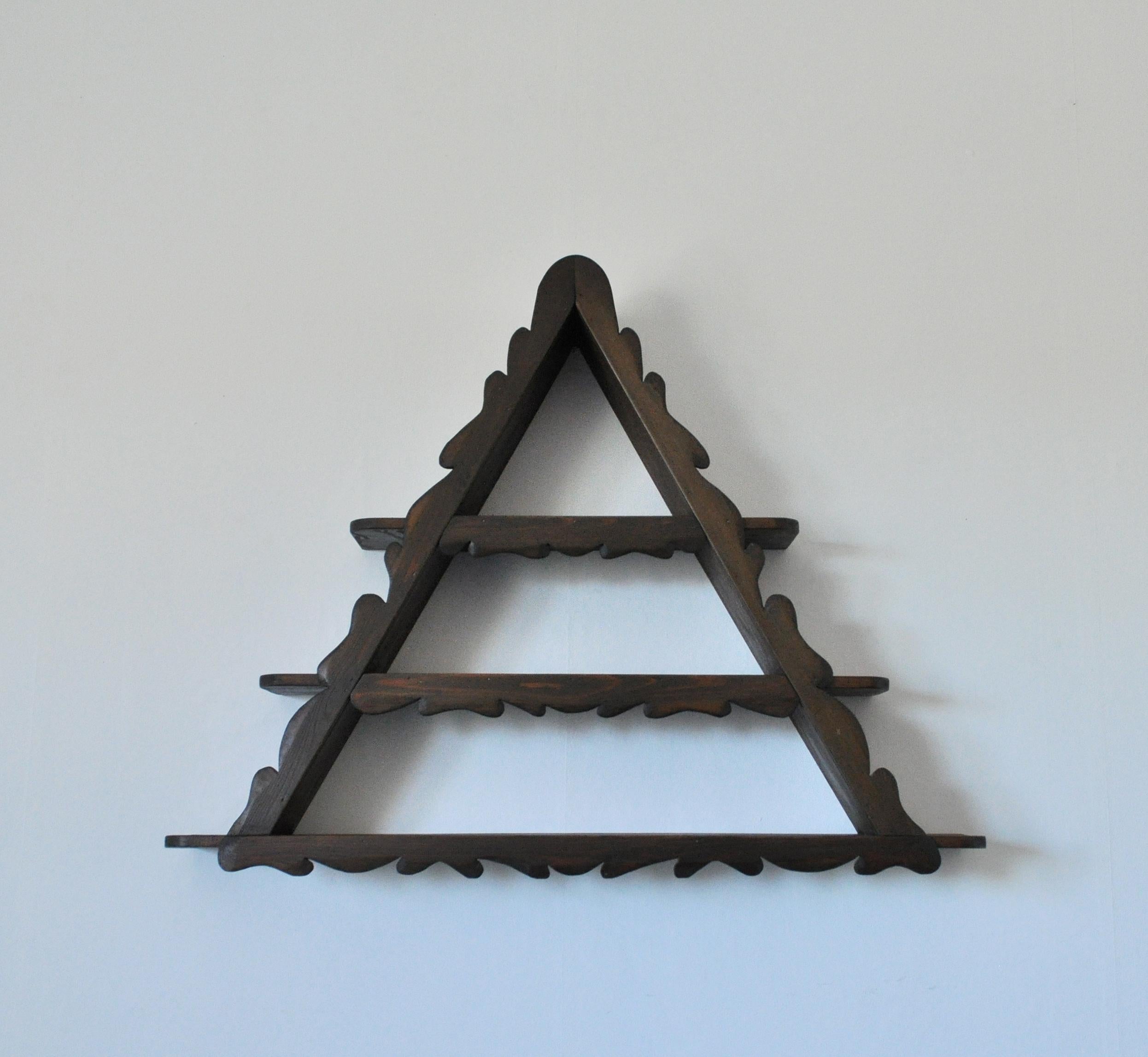 Folk Art pyramid wall shelf in stained pine wood. Handcrafted in Denmark 1960s.
Pyramid wall shelves were well-known and widespread throughout much of Europe in the 18th and 19th centuries.