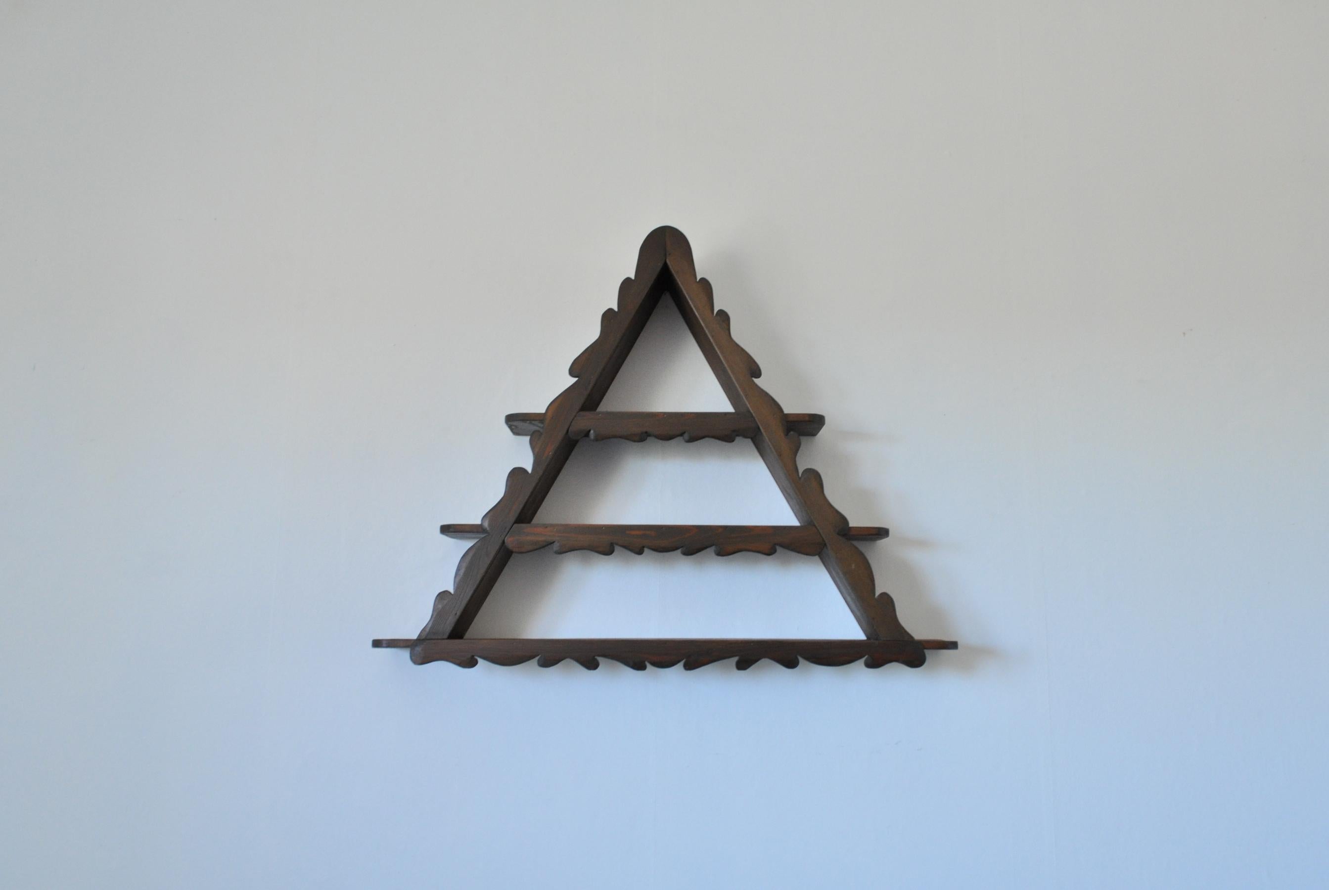 wood pyramid shelf