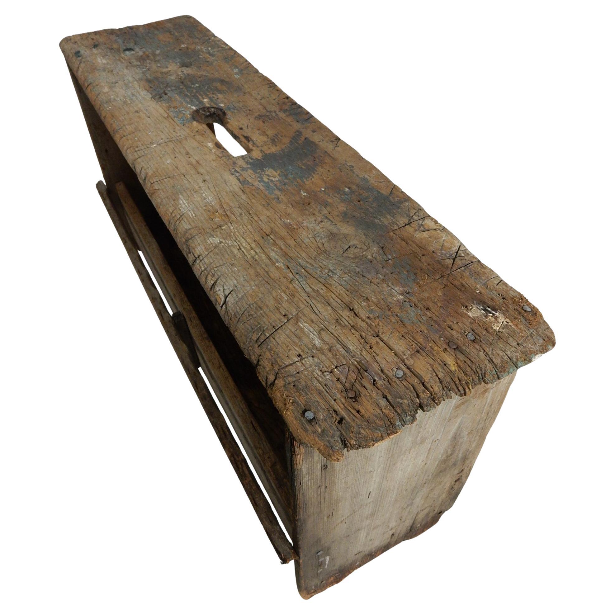 Folk Art Rustikale Primitive Kiefer Lagerung Bank oder Tisch von Gordon circa 1920's (amerikanisch) im Angebot