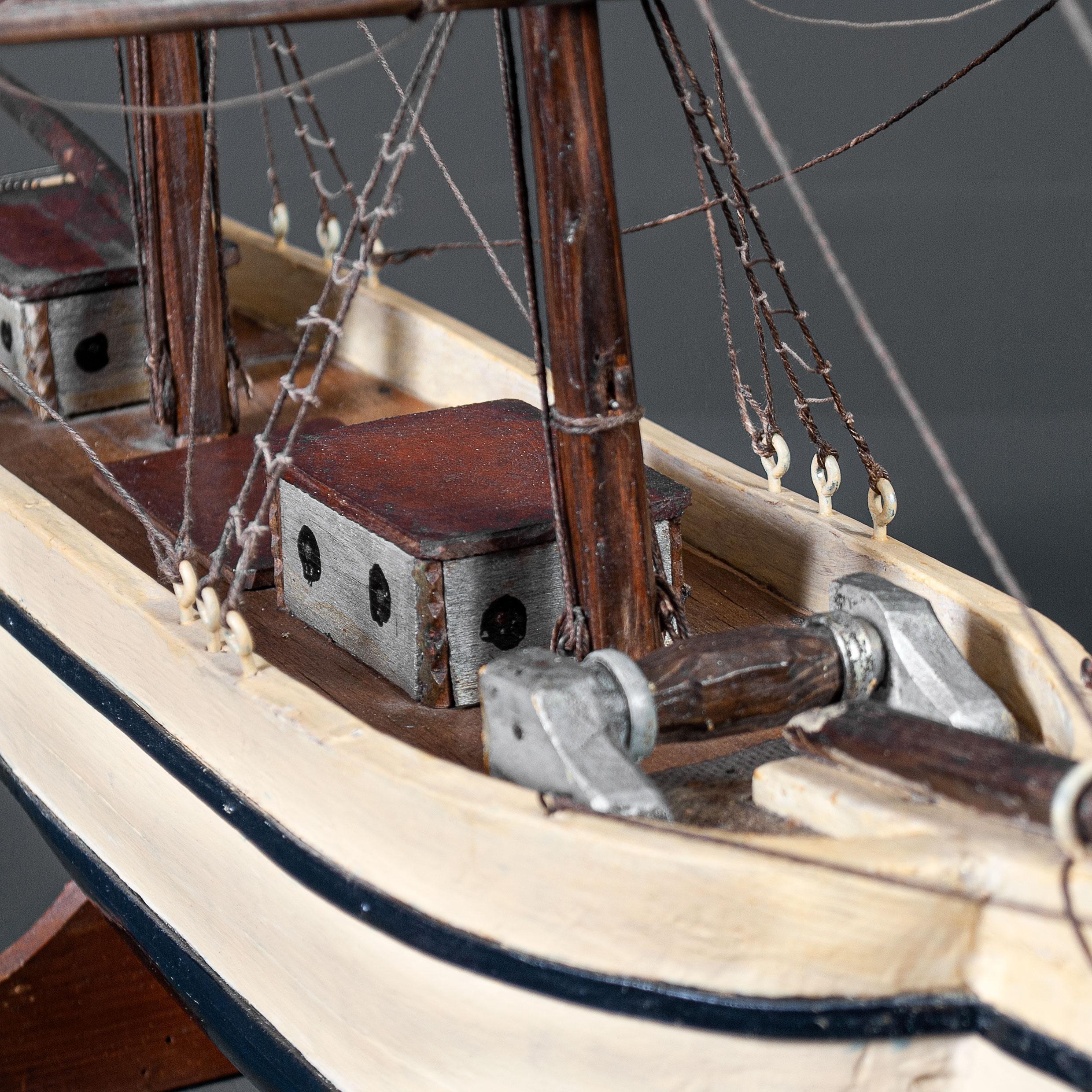 Folk Art Scratch Built Boat, Anfang 20. (20. Jahrhundert) im Angebot
