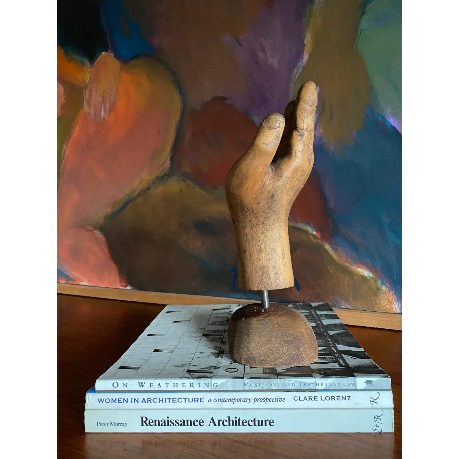 Scultura folkloristica di una mano In condizioni buone in vendita a Round Top, TX