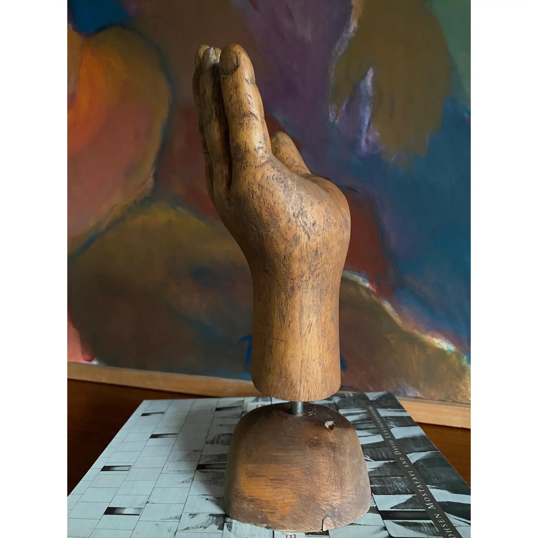 XX secolo Scultura folkloristica di una mano in vendita