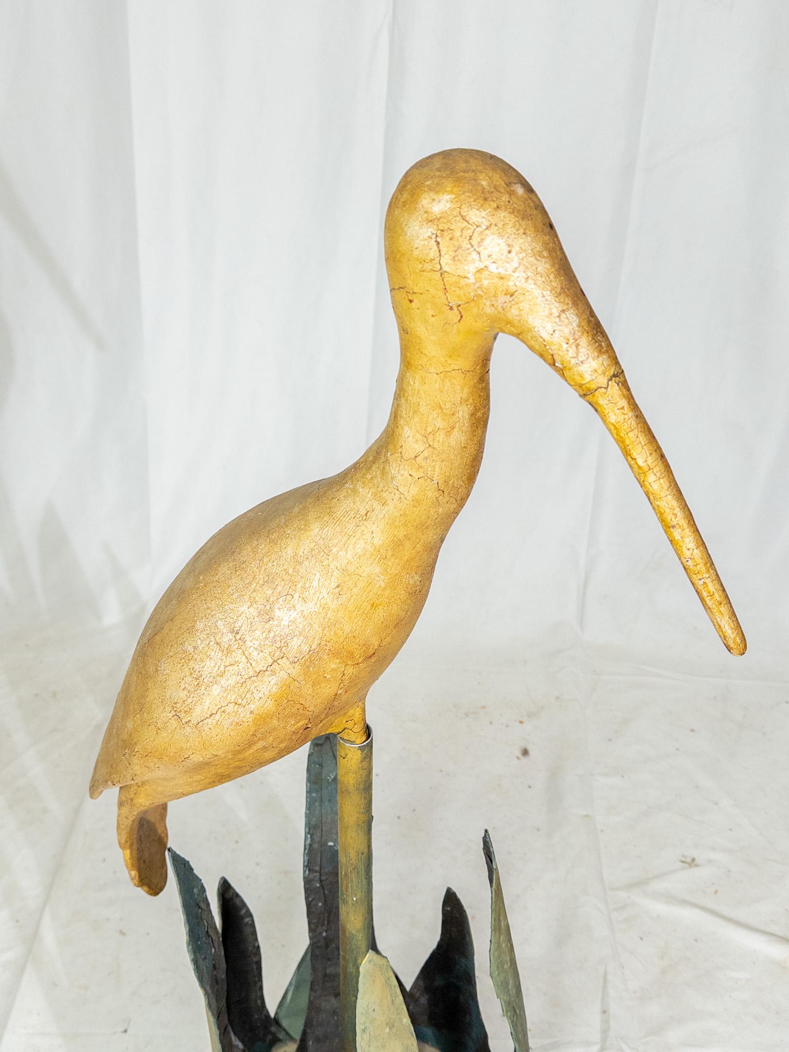 Métal Sculpture d'art populaire d'oiseau de chasse en vente