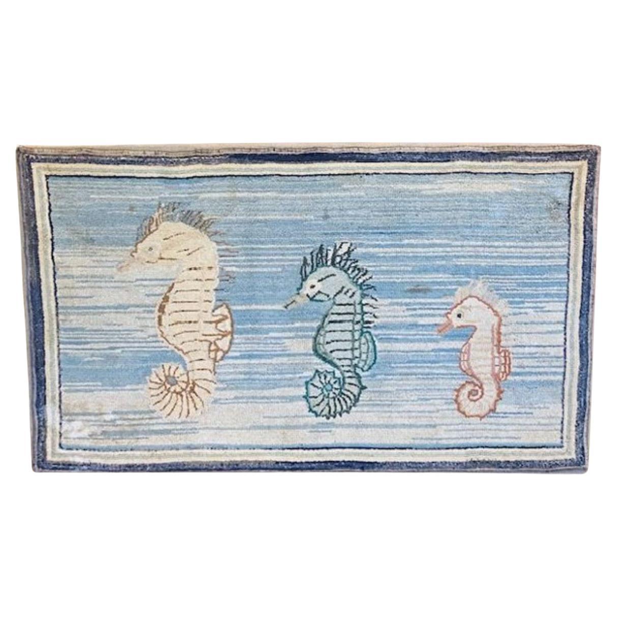  Tapis crocheté d'art populaire en forme d'hippocampe, vers 1960 en vente