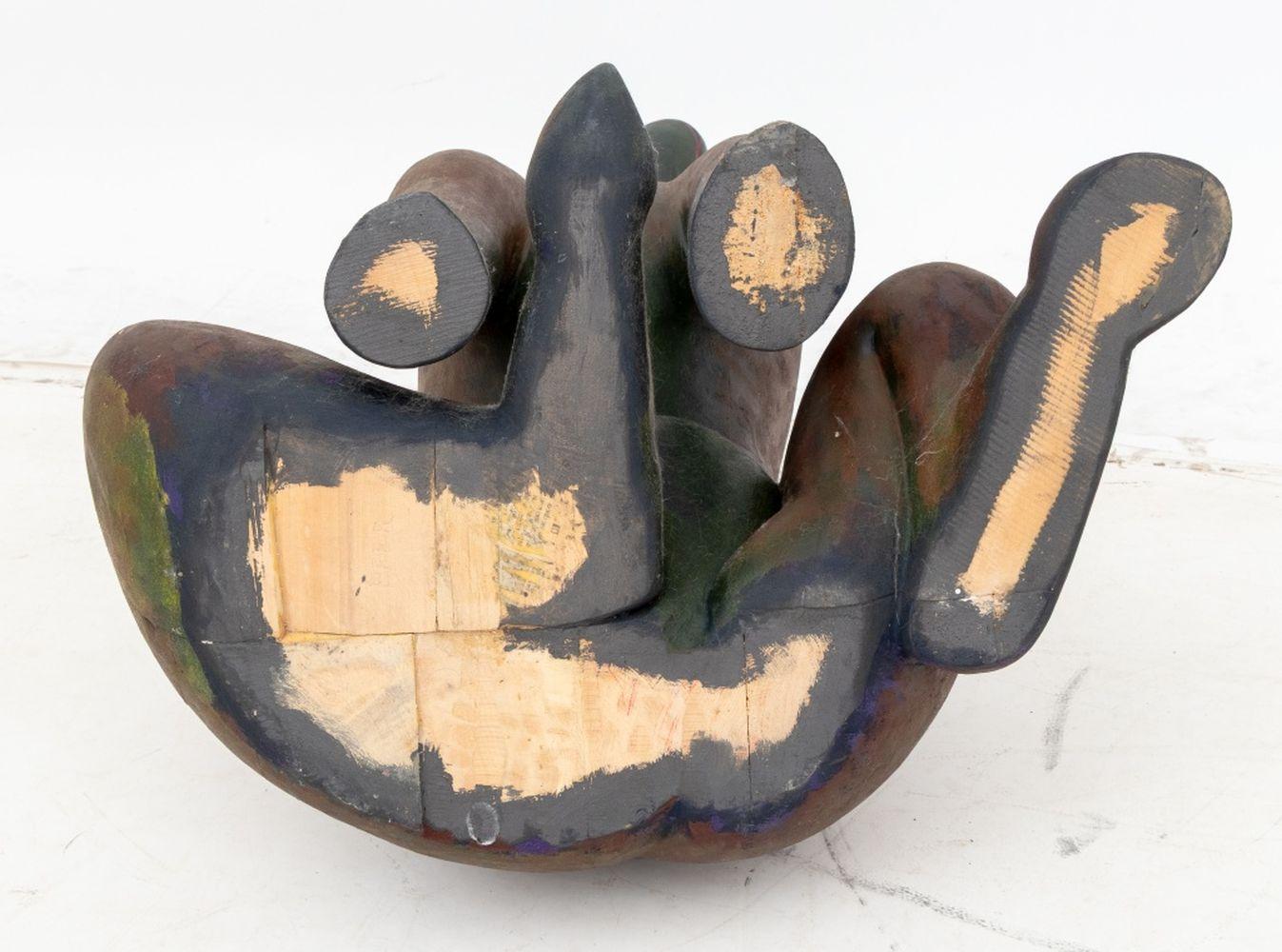 Composizione Folk Art Seated Dog Polychrome Painted Sculpture in vendita