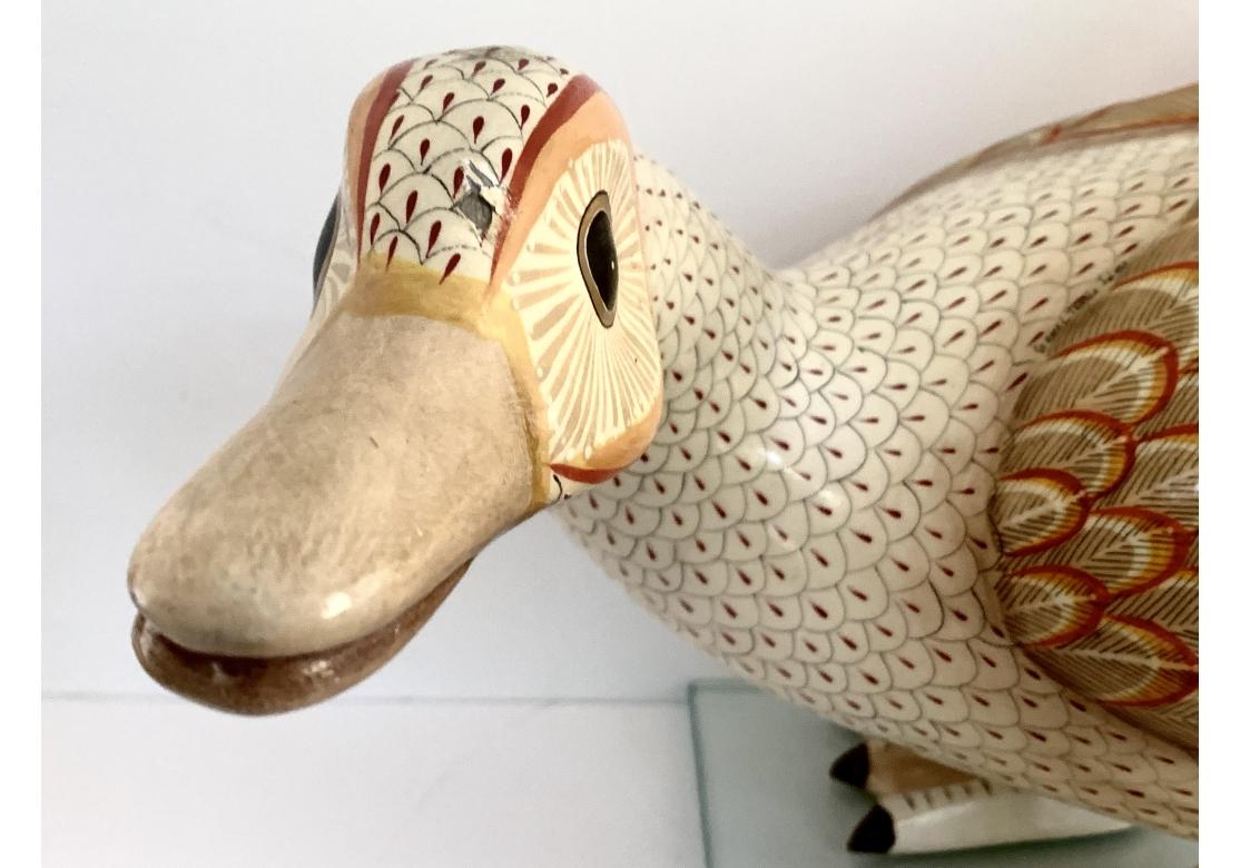Arte Popular Sermel Tonala Firmado Pato de Papel Maché Con Base de Cristal en venta 4