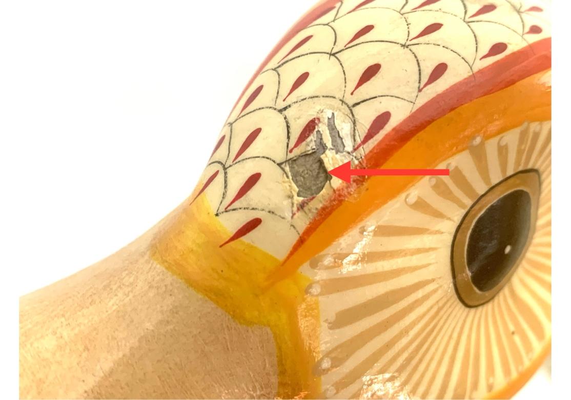 Arte Popular Sermel Tonala Firmado Pato de Papel Maché Con Base de Cristal Hecho a mano en venta