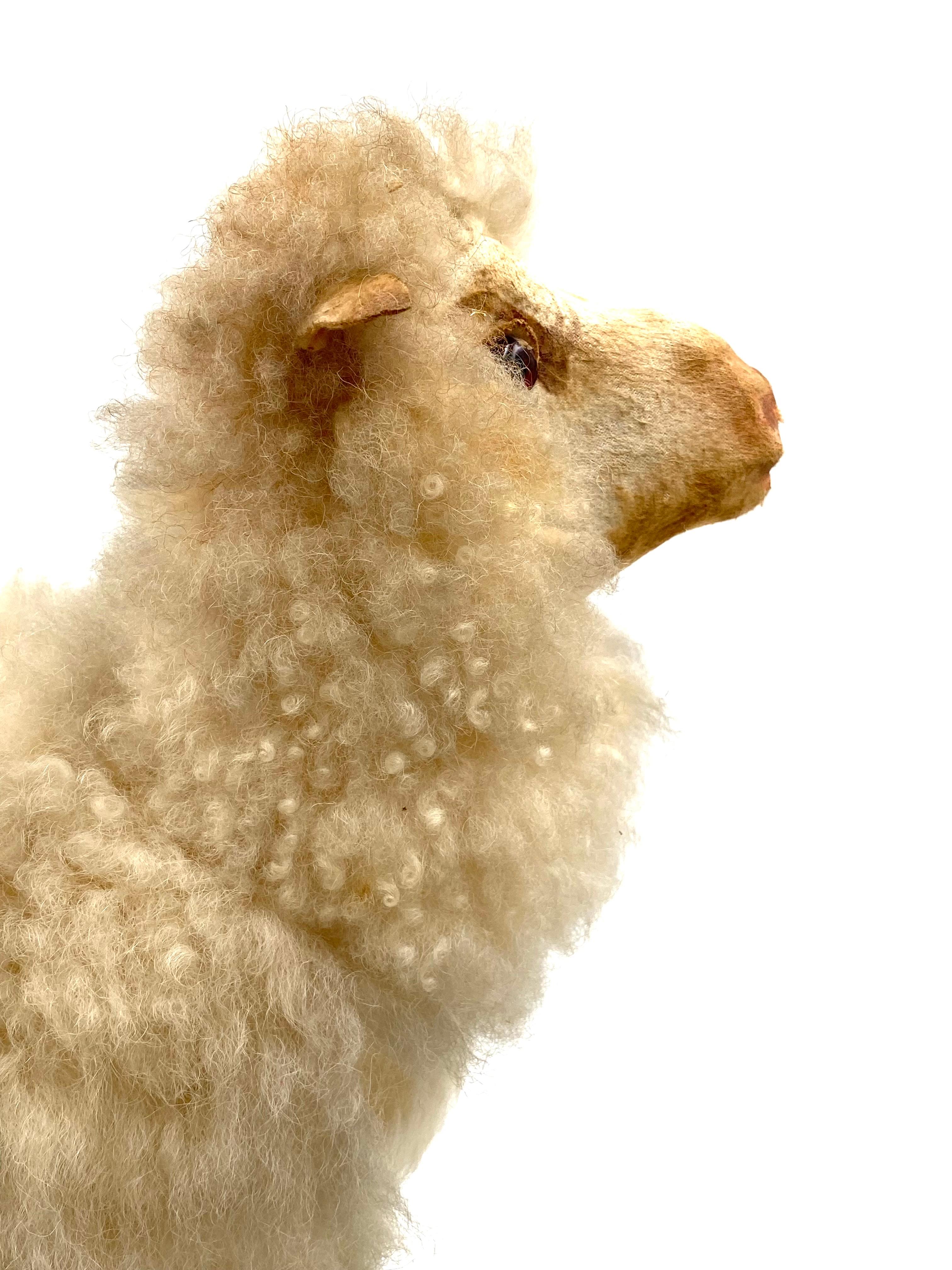 Schaf-Rollspielzeug der Volkskunst, erste Hälfte des 20. Jahrhunderts im Angebot 10