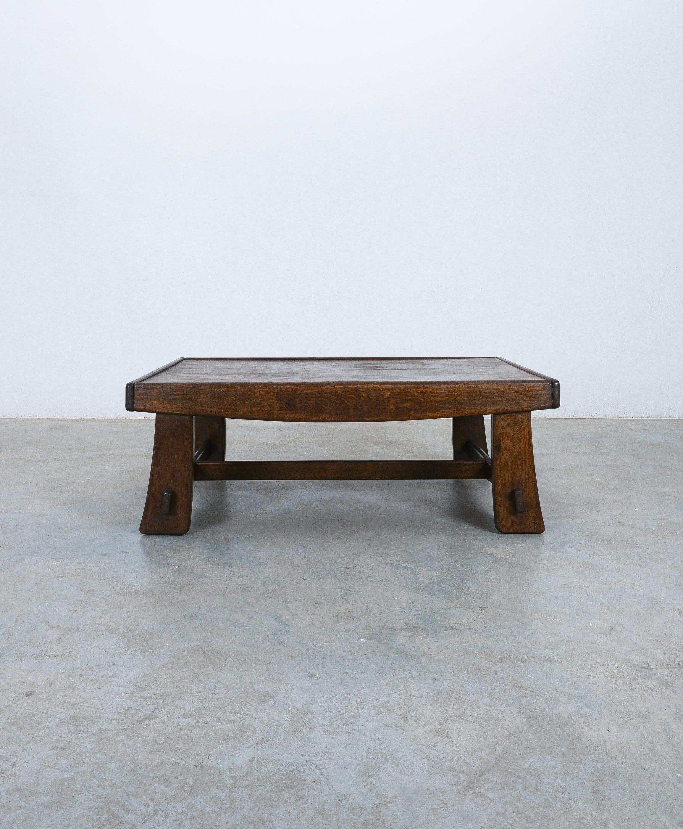 Mesa de centro Folk Art de nogal macizo Italia, circa 1950 en venta 4