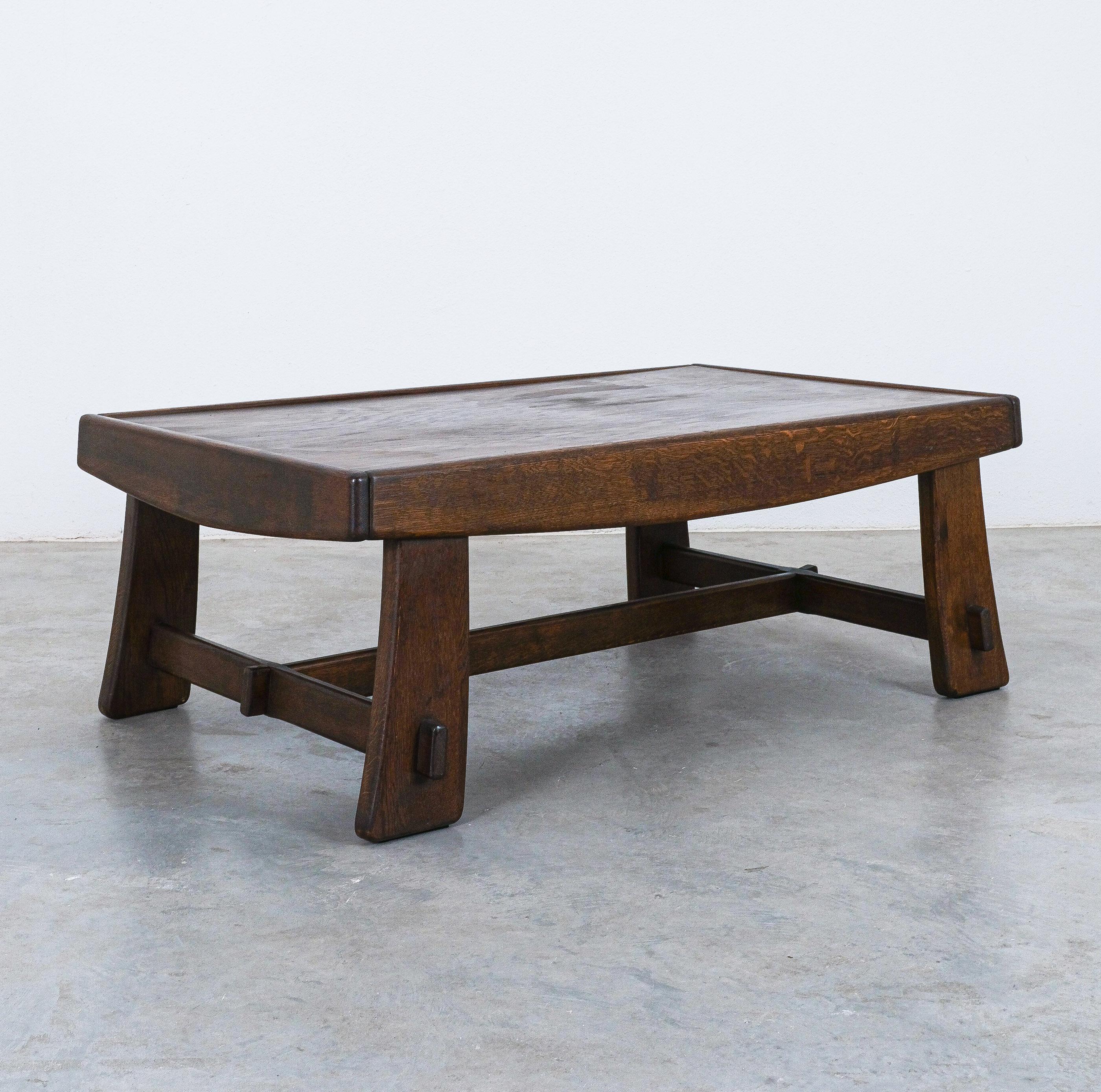 Mesa de centro Folk Art de nogal macizo Italia, circa 1950 en Bueno estado para la venta en Vienna, AT