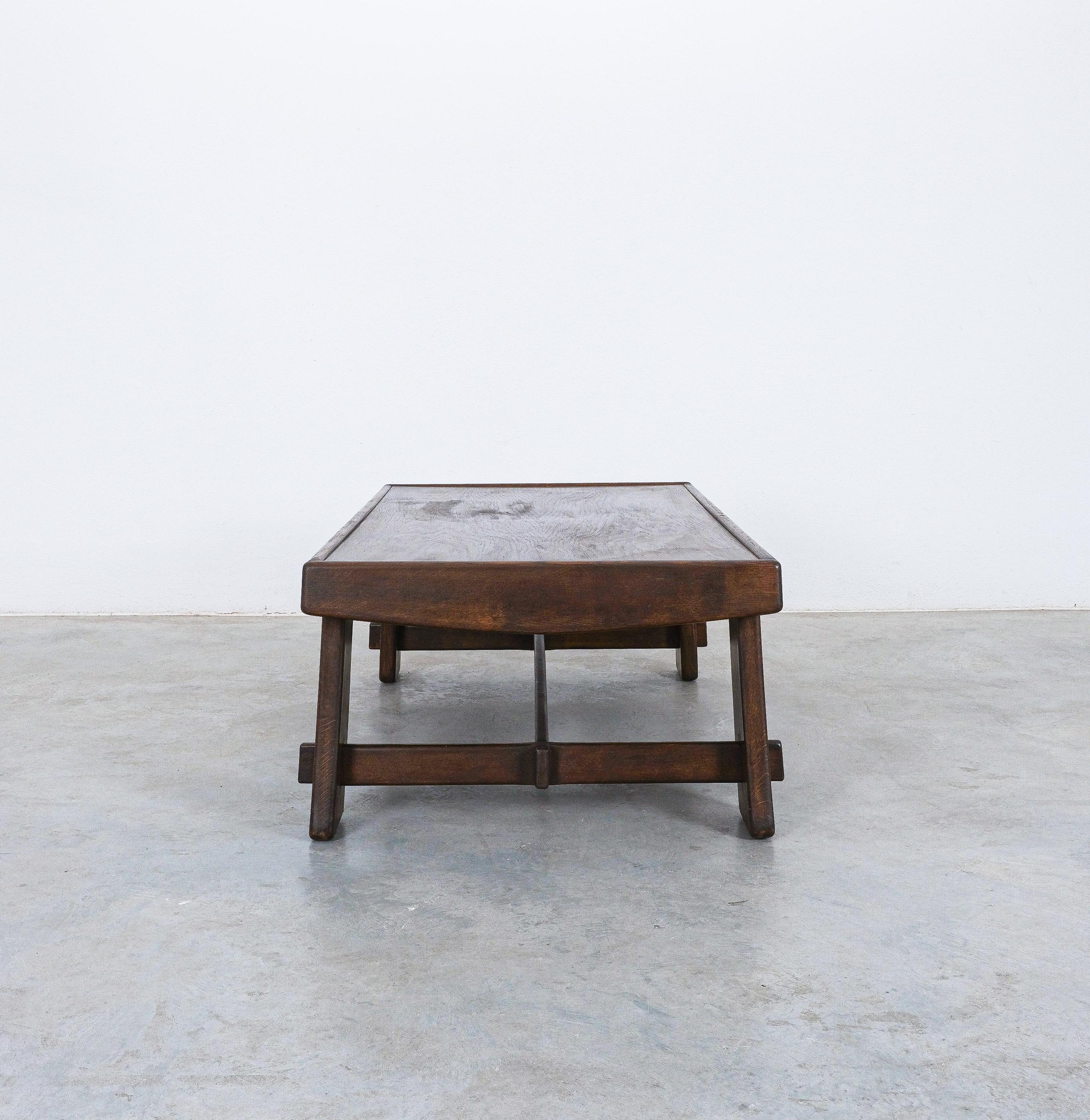 Mesa de centro Folk Art de nogal macizo Italia, circa 1950 Nogal en venta
