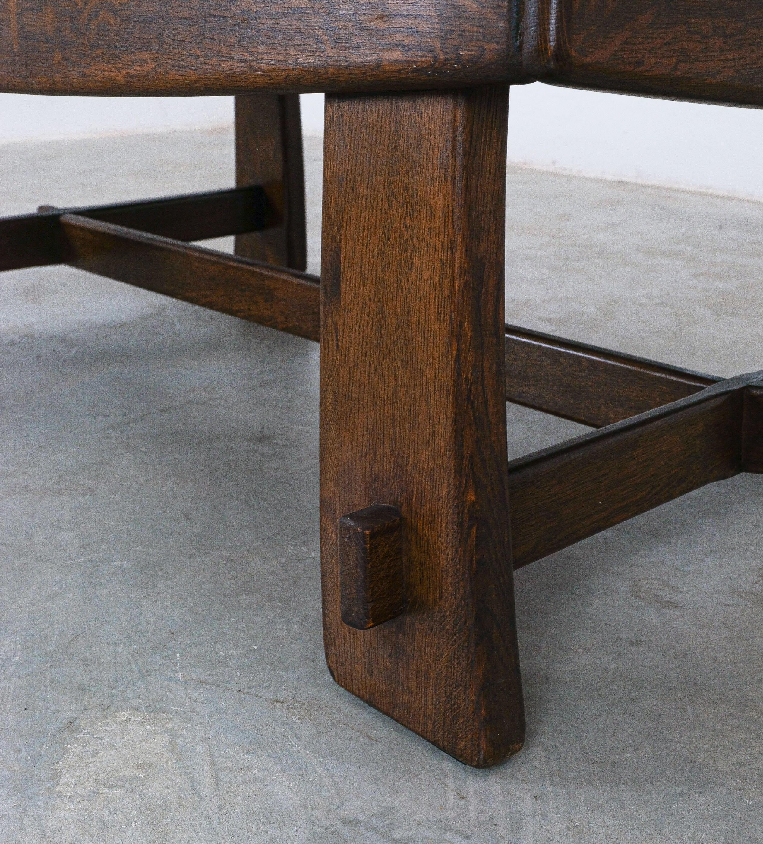Mesa de centro Folk Art de nogal macizo Italia, circa 1950 en venta 2
