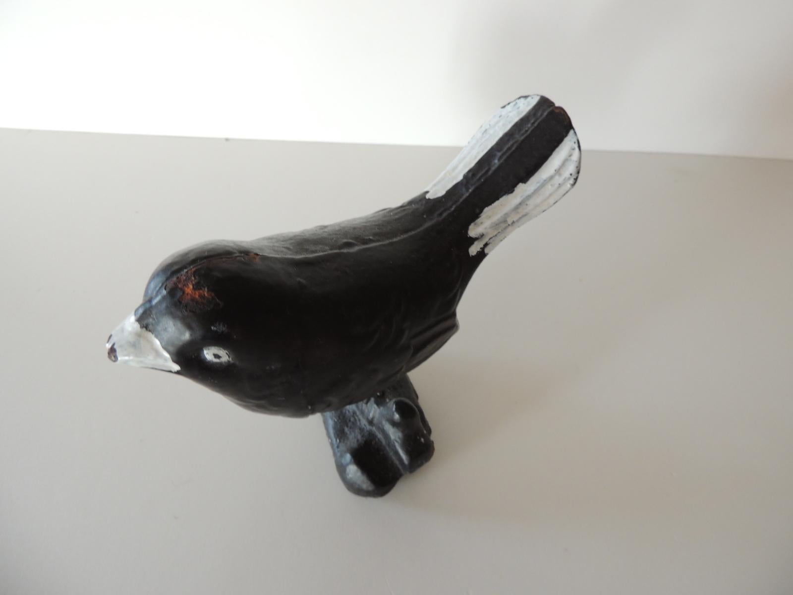 Black and white painted iron bird door stopper.
Size: 4