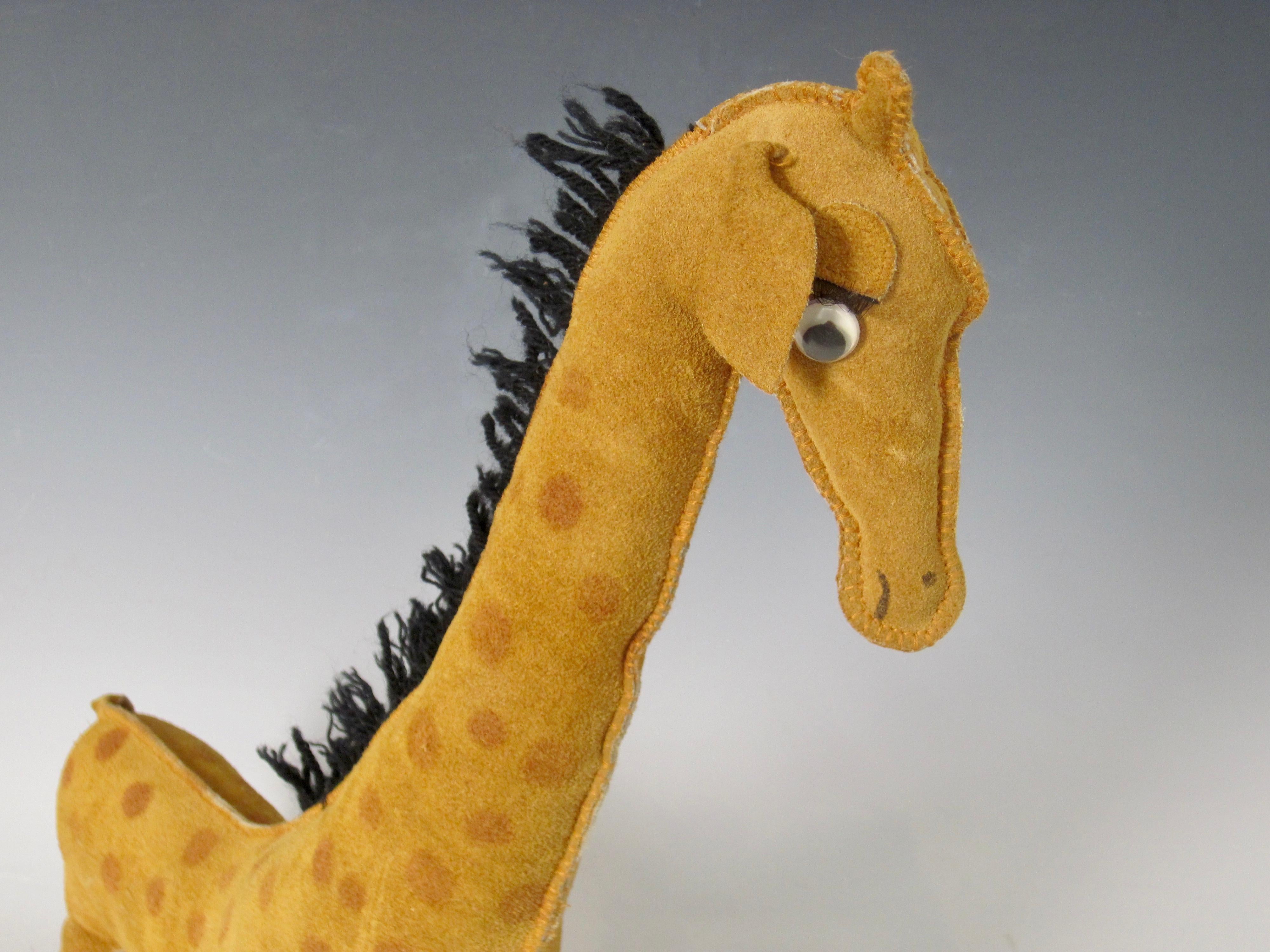 Fin du 20e siècle Animal en peluche Folk Art Girafe en daim et cuir en vente