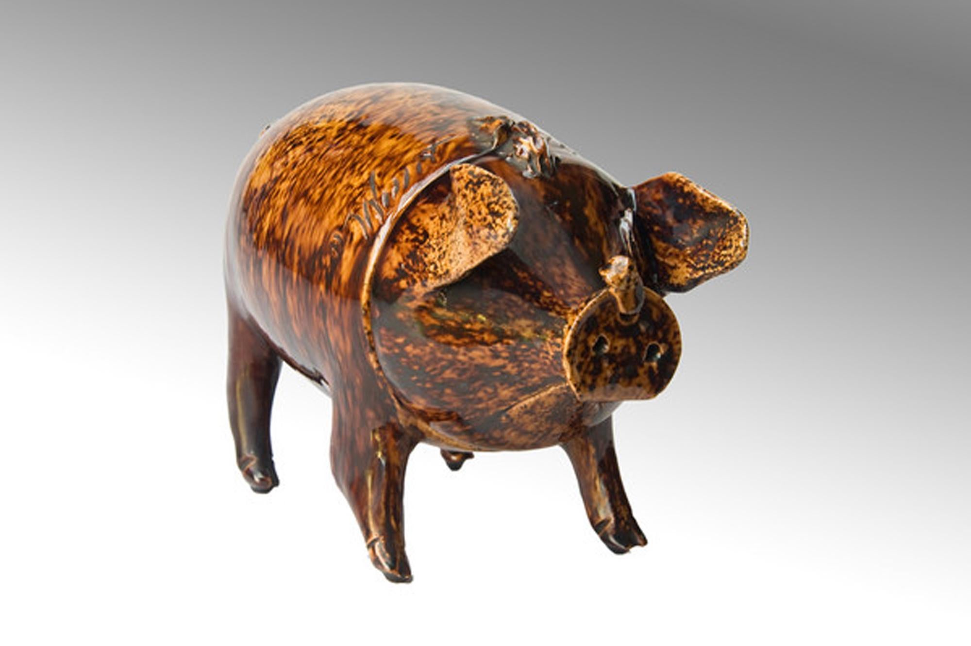 Artisanat Pichet et tasse à porc en poterie du Sussex d'art populaire de la Belle-Vue Pottery, Rye en vente