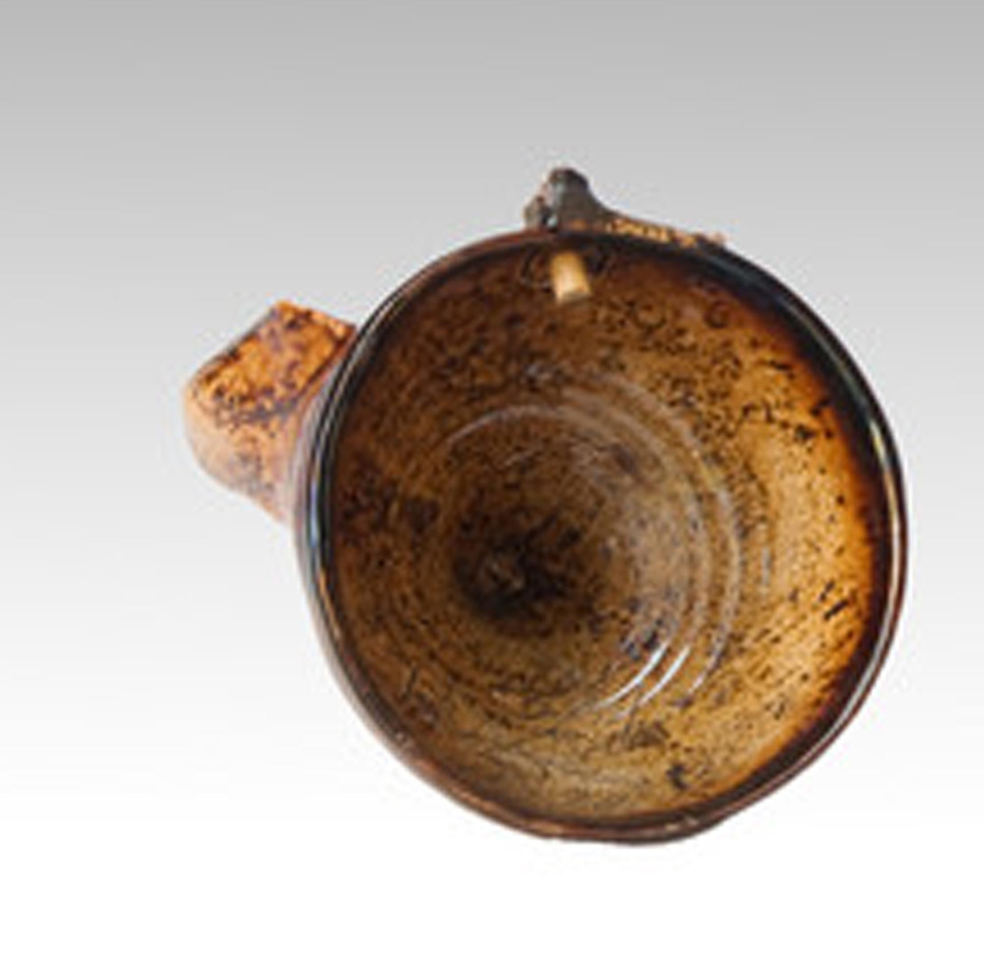 Poteries Pichet et tasse à porc en poterie du Sussex d'art populaire de la Belle-Vue Pottery, Rye en vente