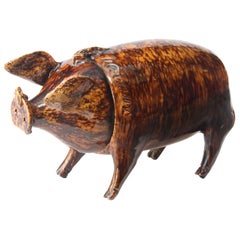 Pichet et tasse à porc en poterie du Sussex d'art populaire de la Belle-Vue Pottery, Rye