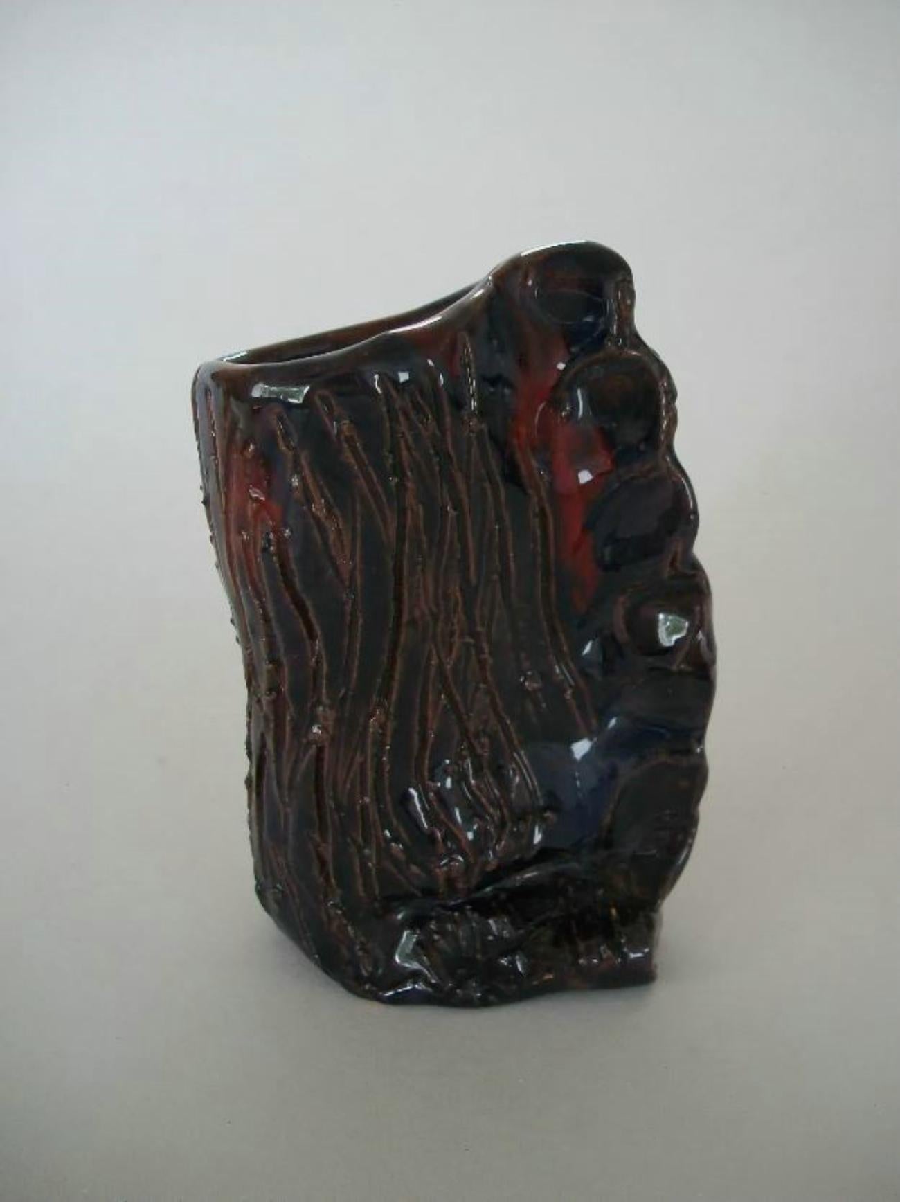 Vintage Folk Art studio pottery terracotta pinch pot bud vase - hand formed ceramic body with carved/textured exterior - navy blue glaze with rich red highlights - signed on the base (unidentified artist/potter) - Canada (British Columbia) - late