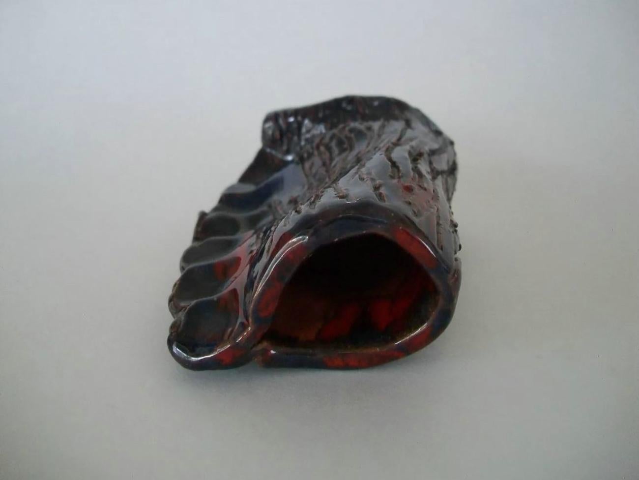Folk Art Terracotta Pinch Pot Bud Vase - Signed - Canada - Late 20th Century For Sale 2