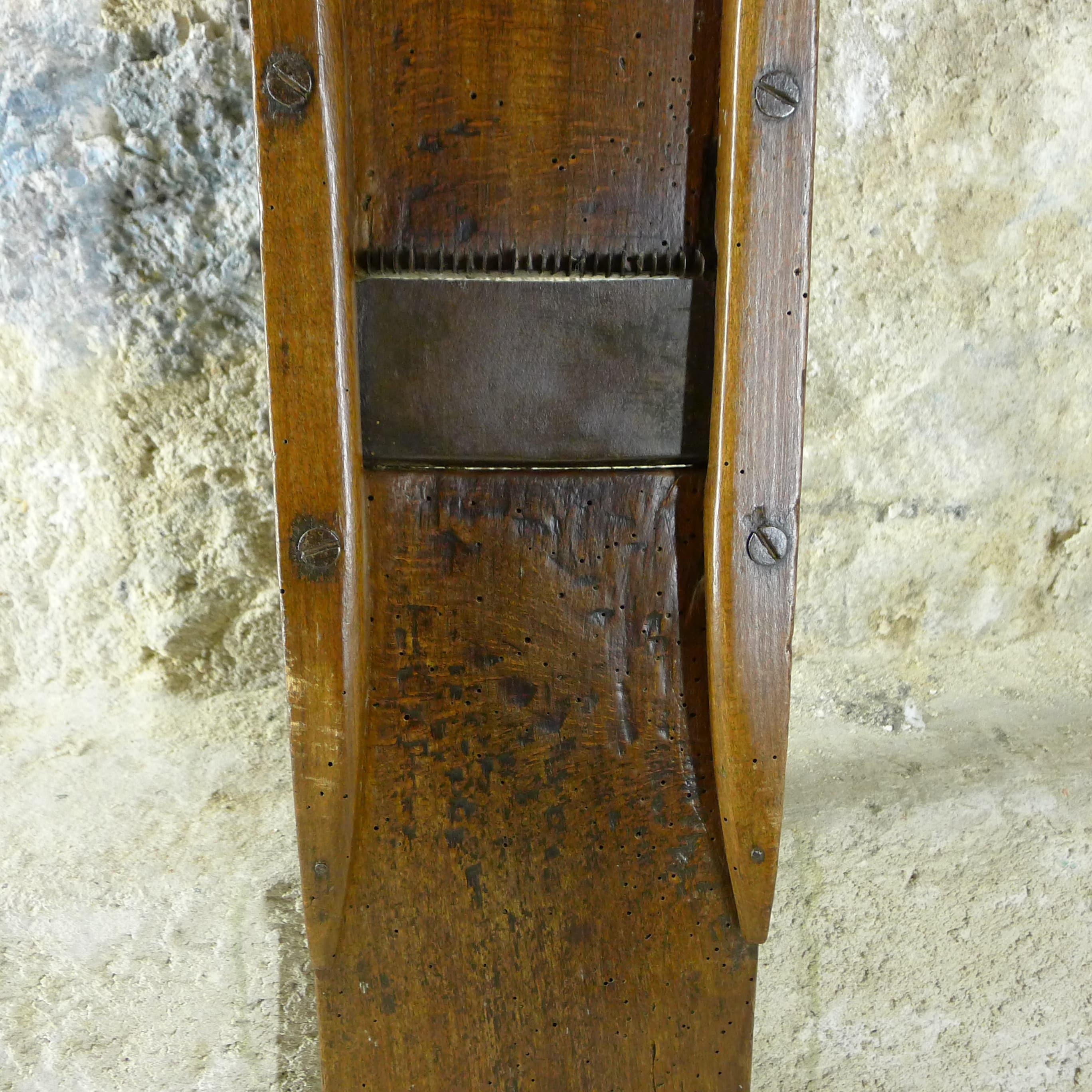 Folk Art Vegetable Grater, 19th Century In Good Condition For Sale In Paris, FR