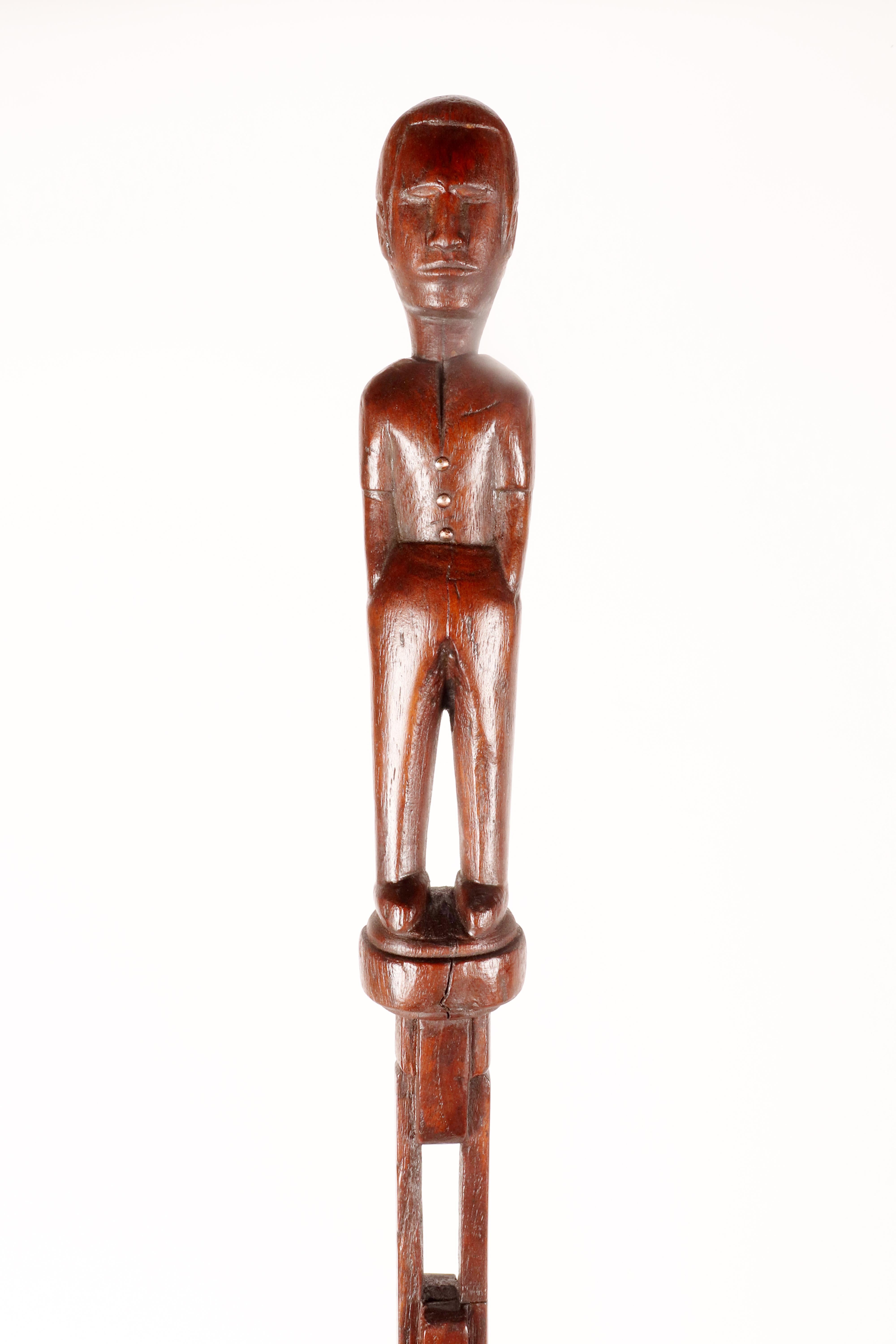 Canne d'art populaire représentant un homme sur un manche en forme de chaîne, États-Unis, années 1880. Bon état - En vente à Milan, IT