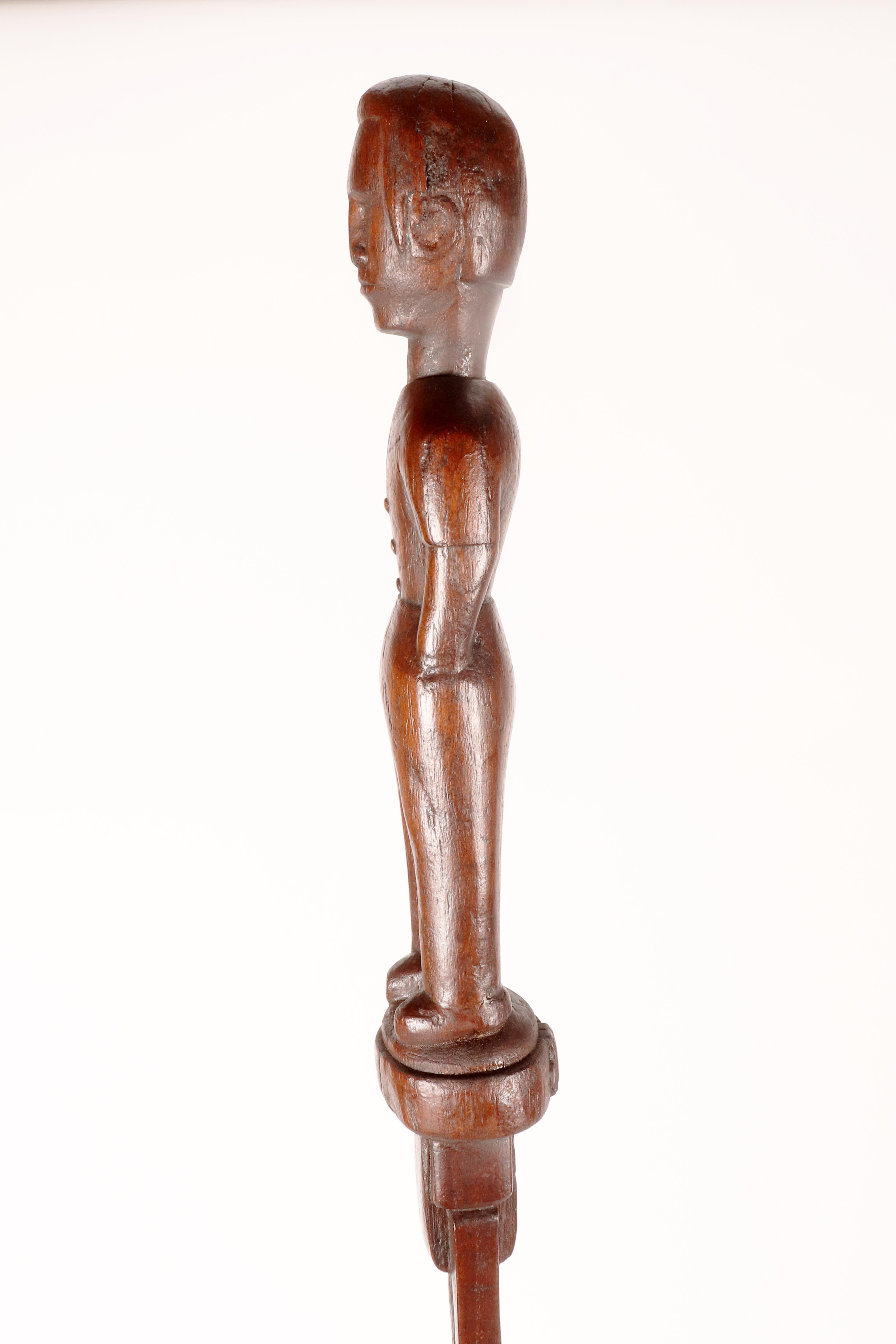 Canne d'art populaire représentant un homme sur un manche en forme de chaîne, États-Unis, années 1880. en vente 1