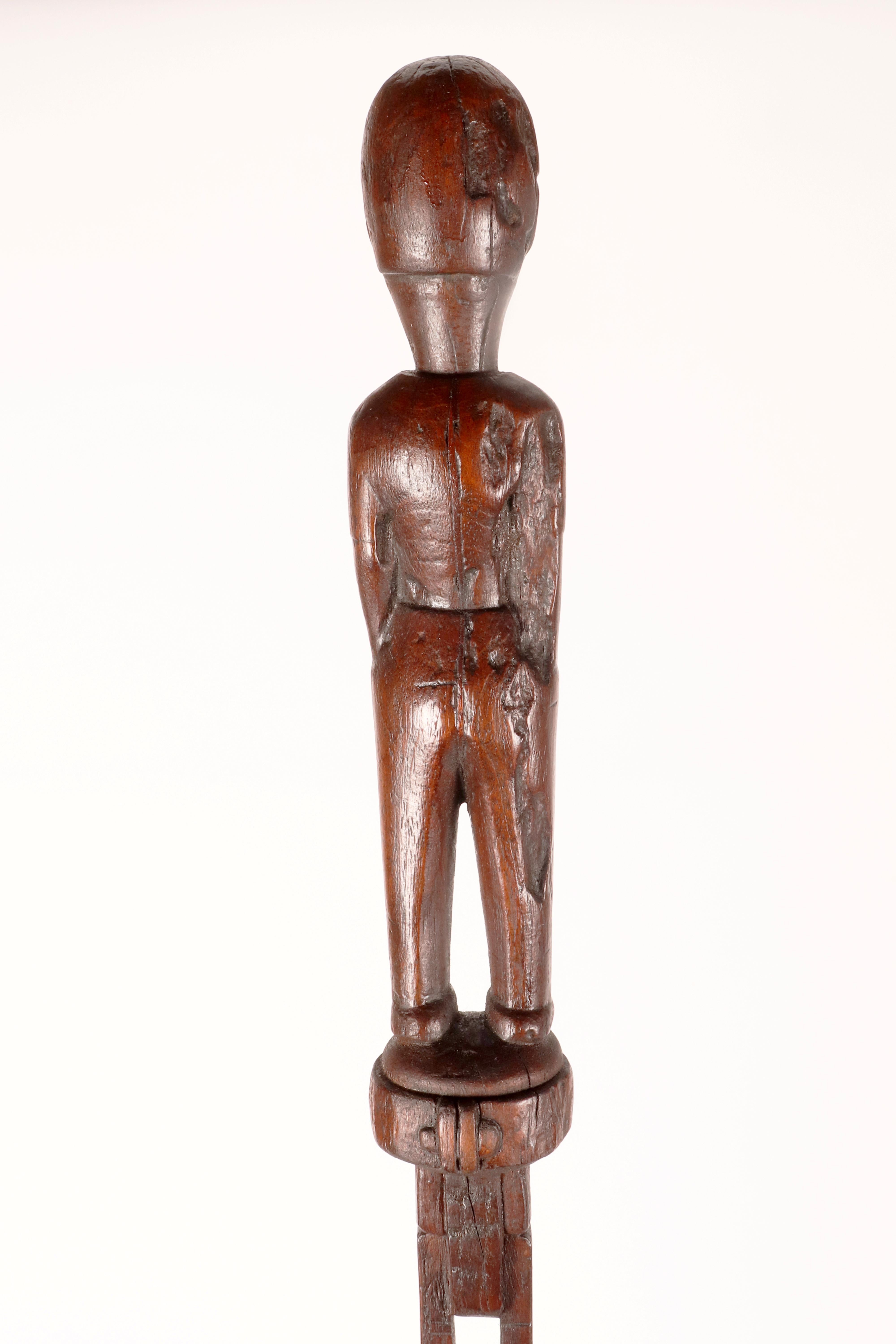 Canne d'art populaire représentant un homme sur un manche en forme de chaîne, États-Unis, années 1880. en vente 2