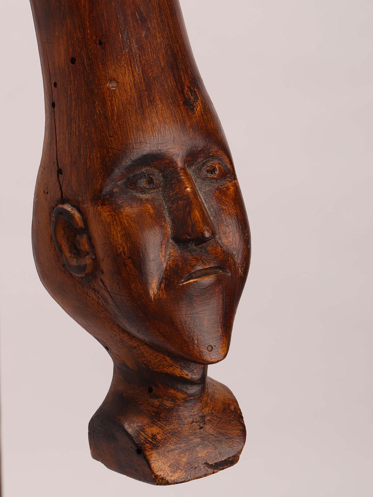 Folk art  walking stick depicting the head of a man, USA 1880.  In Good Condition For Sale In Milan, IT