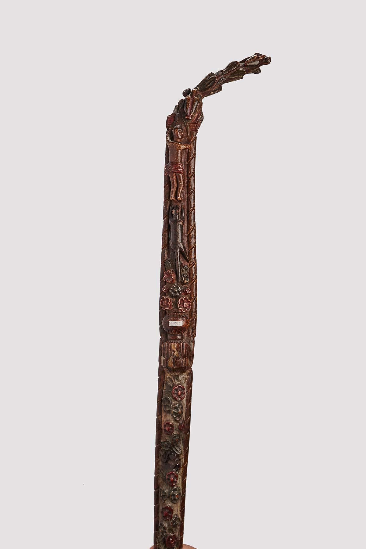 Folk art walking stick depicting flowers and characters, Russia circa 1830. In Good Condition For Sale In Milan, IT