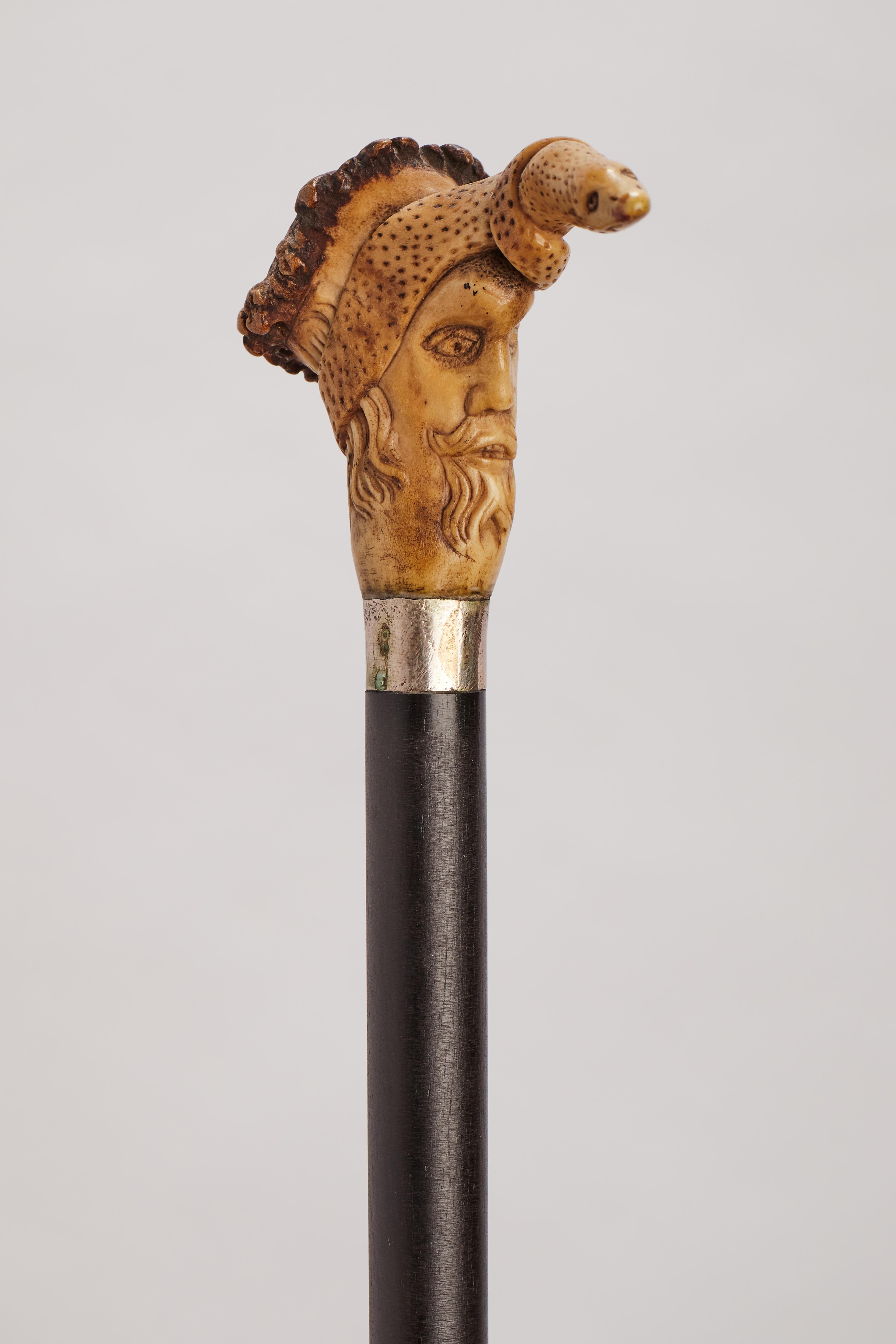 Bastone da passeggio folkloristico con pomello in corno di cervo. Austria 1880. In condizioni buone in vendita a Milan, IT